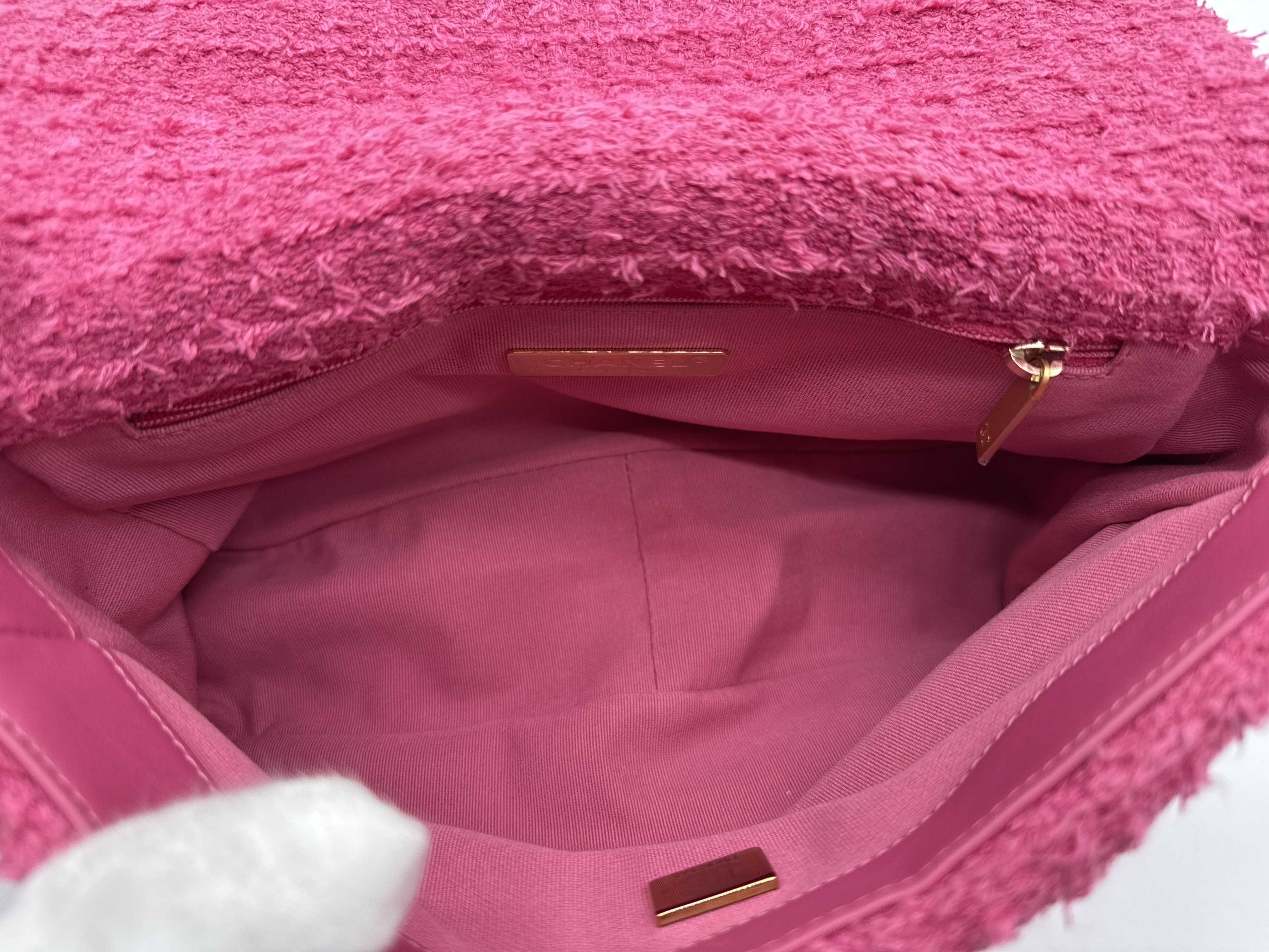 19 Tweed Pink Shoulder Bag — view 10