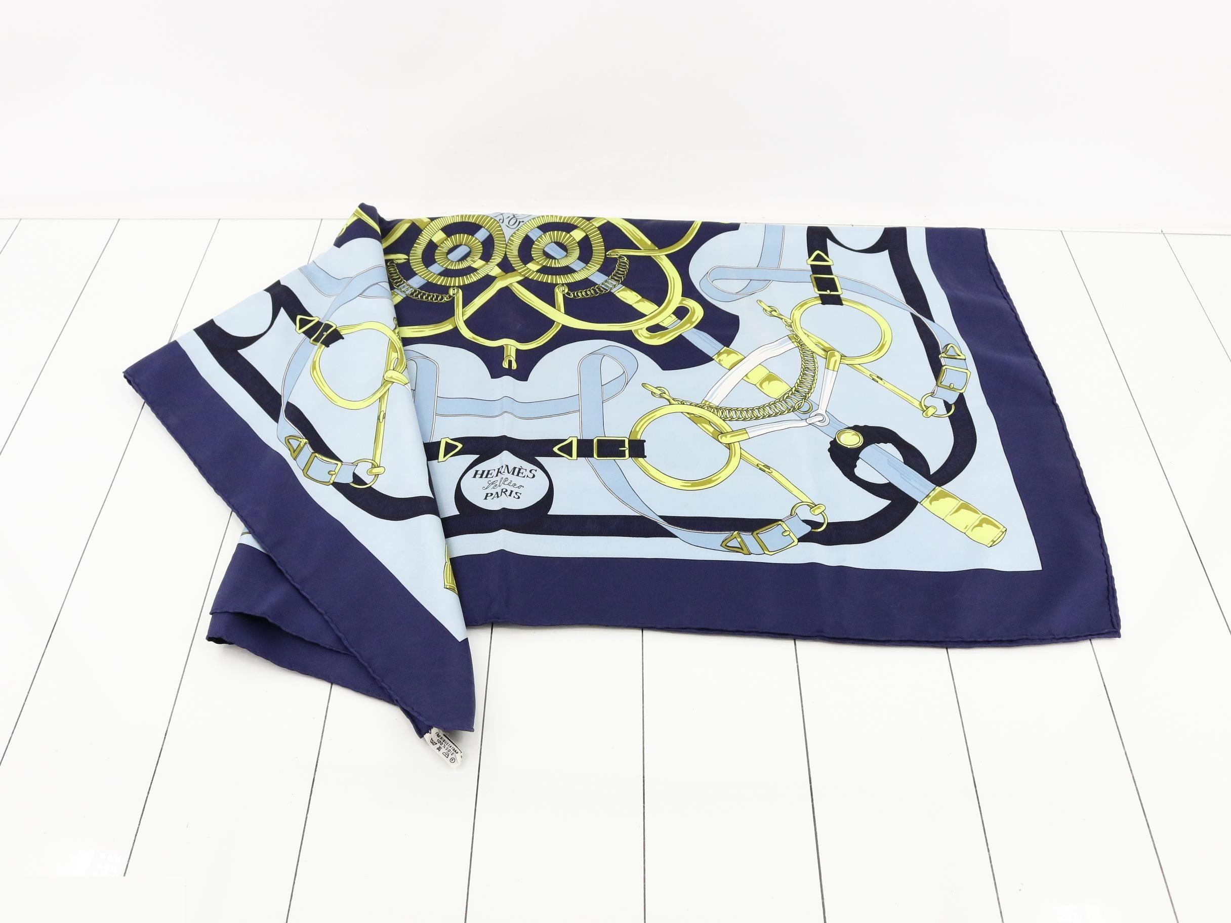 Scarf, Carre 90, Golden Spur — view 3