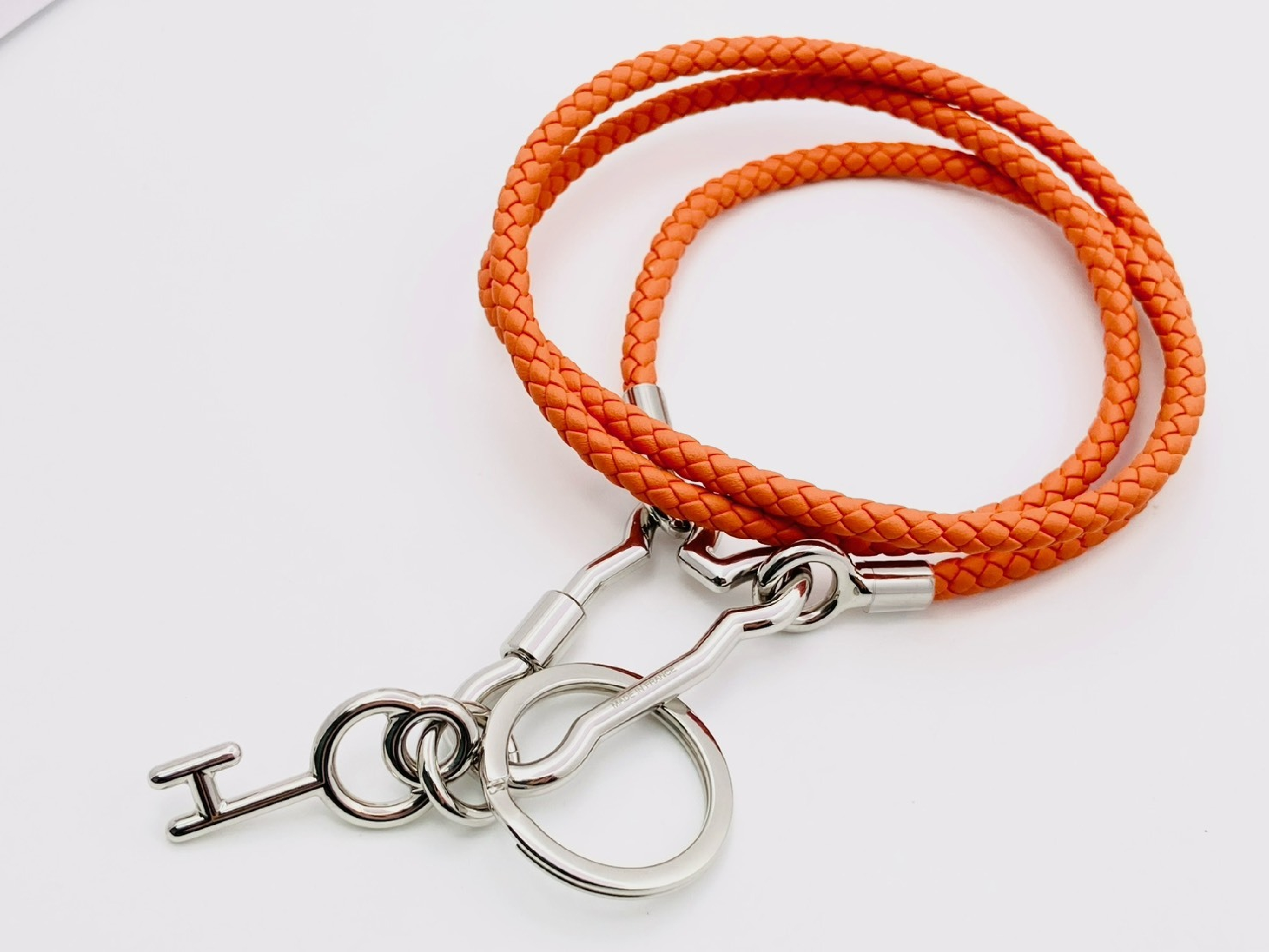 Clé Cheval Snap Hook Keyring & H Key Leather Long Necklace 3-Way Orange Necklace — view 3