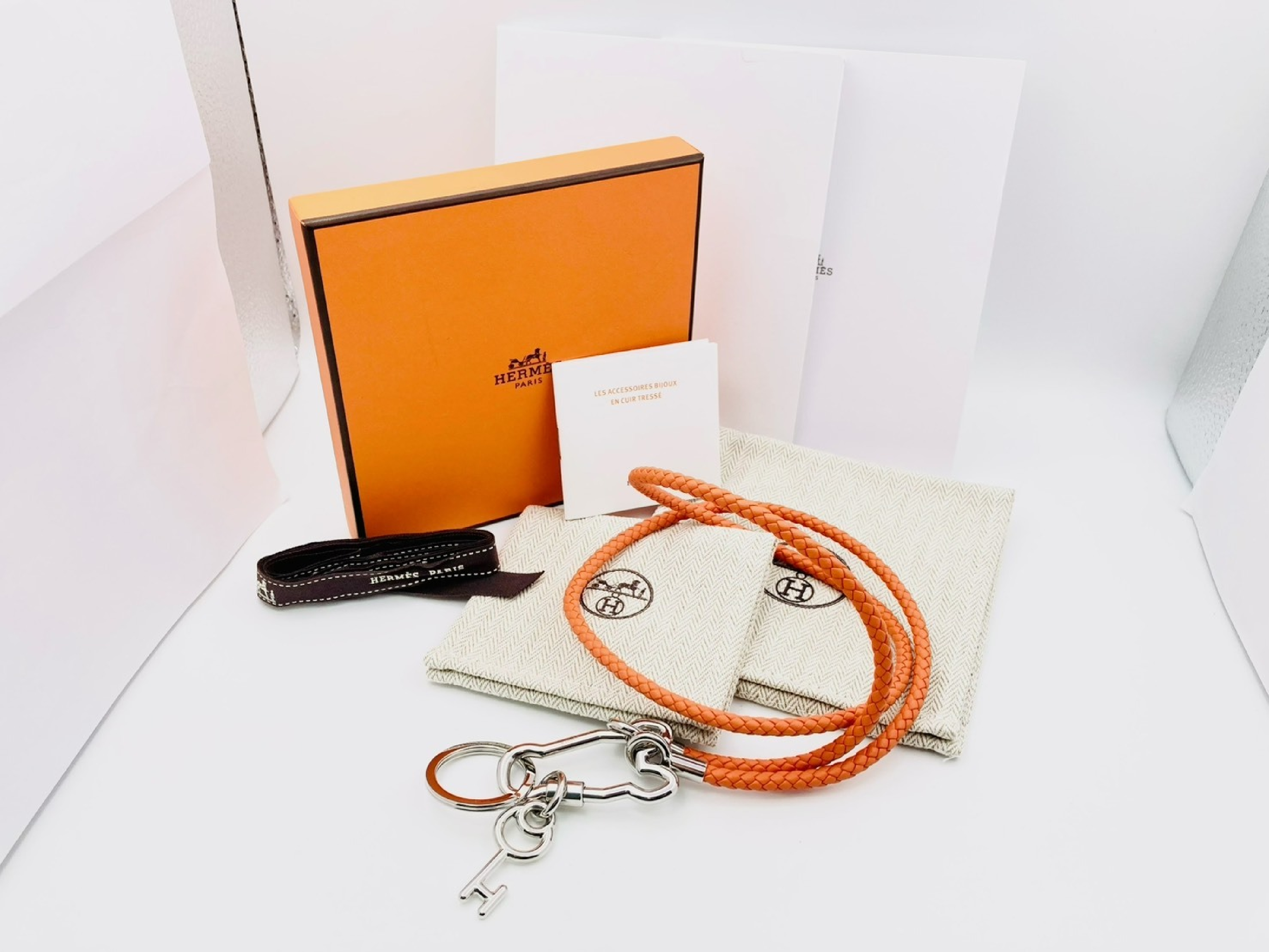 Clé Cheval Snap Hook Keyring & H Key Leather Long Necklace 3-Way Orange Necklace — view 7