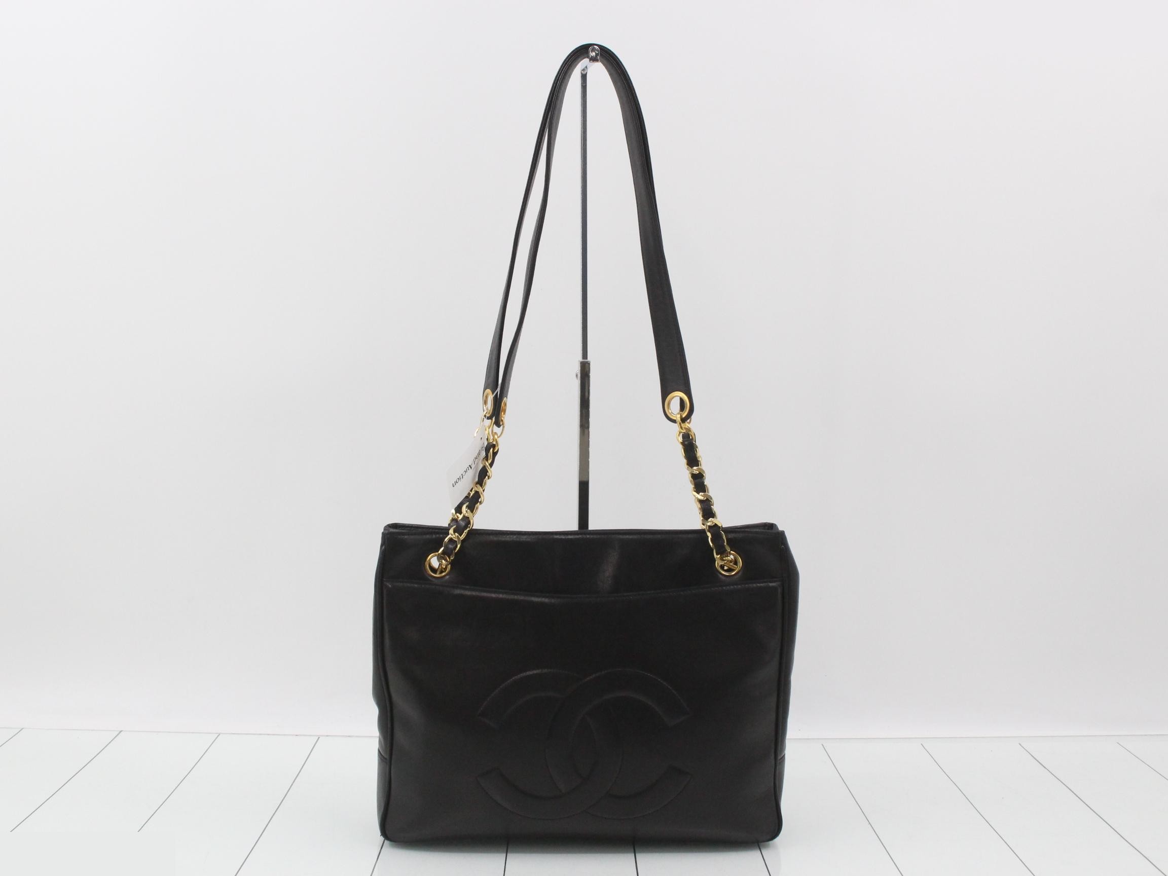 Turnlock chain tote bag, with sticker, item number 2. — view 2