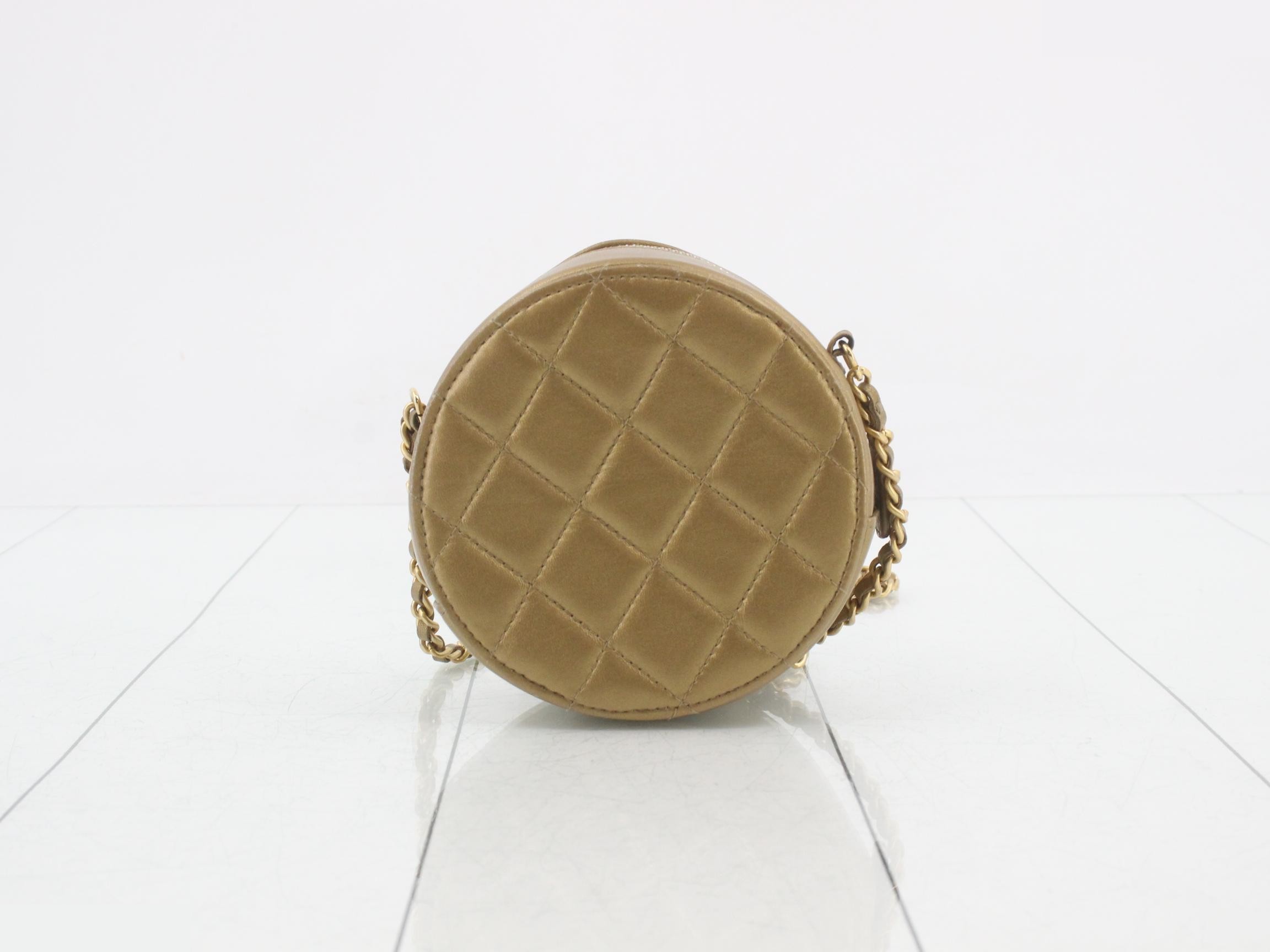 Matelassé Chain Shoulder Bag — view 2