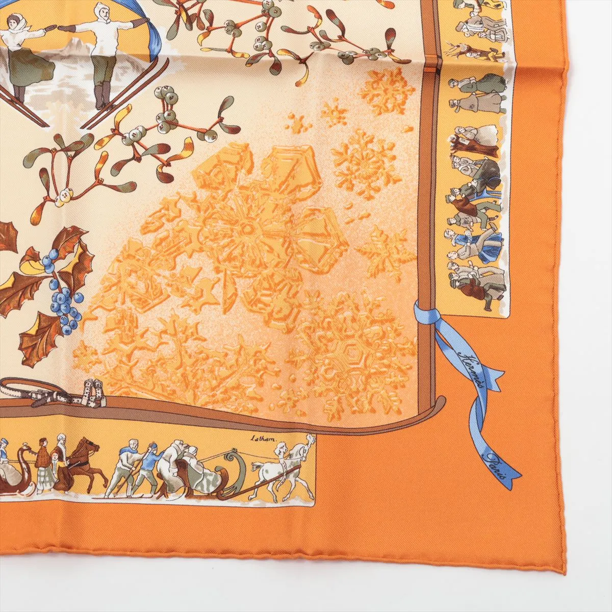 Carre 45 Neige d' Antan Last Year's Snow Scarf Silk Orange Thread Fuzz Thread Wrinkle — view 4