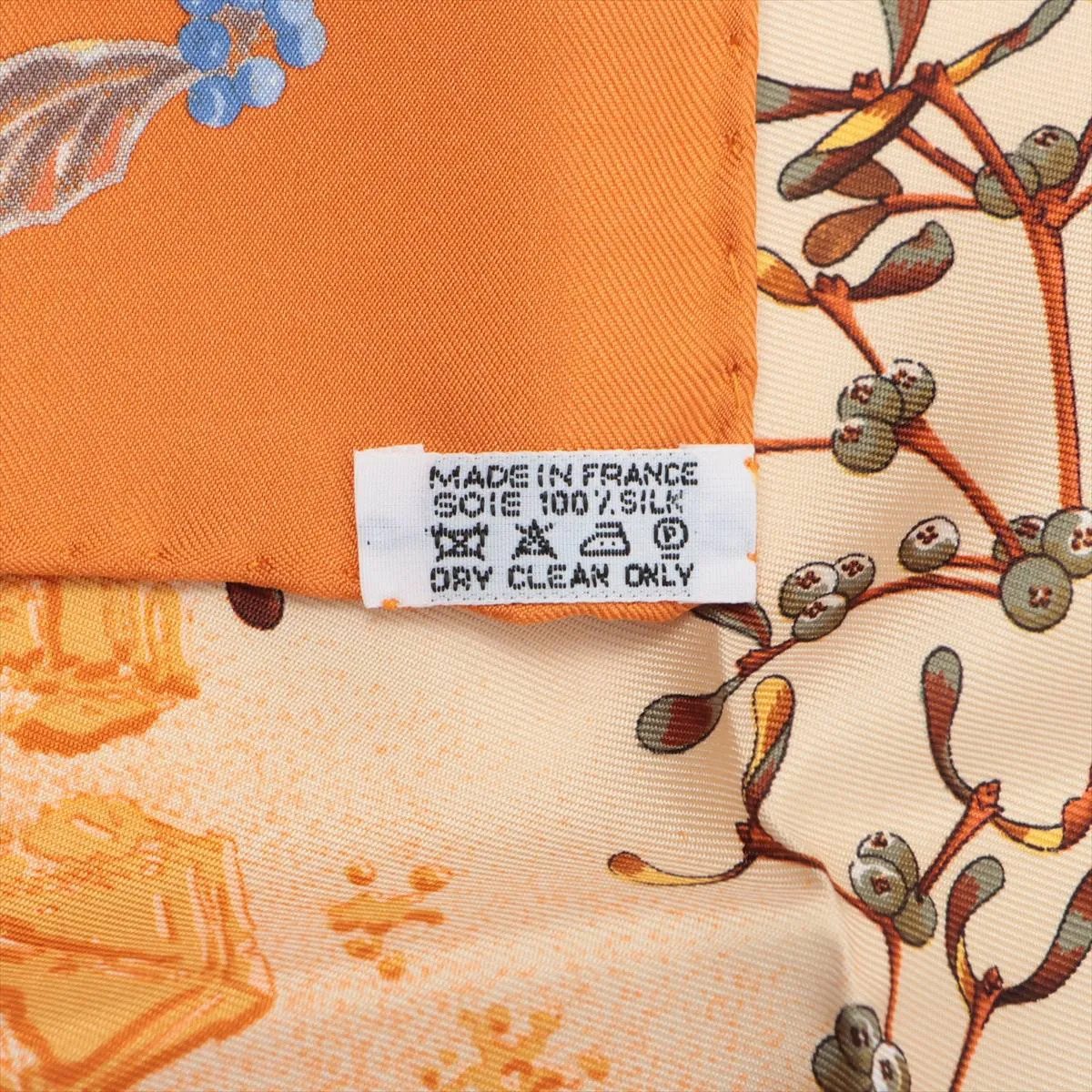 Carre 45 Neige d' Antan Last Year's Snow Scarf Silk Orange Thread Fuzz Thread Wrinkle — view 6