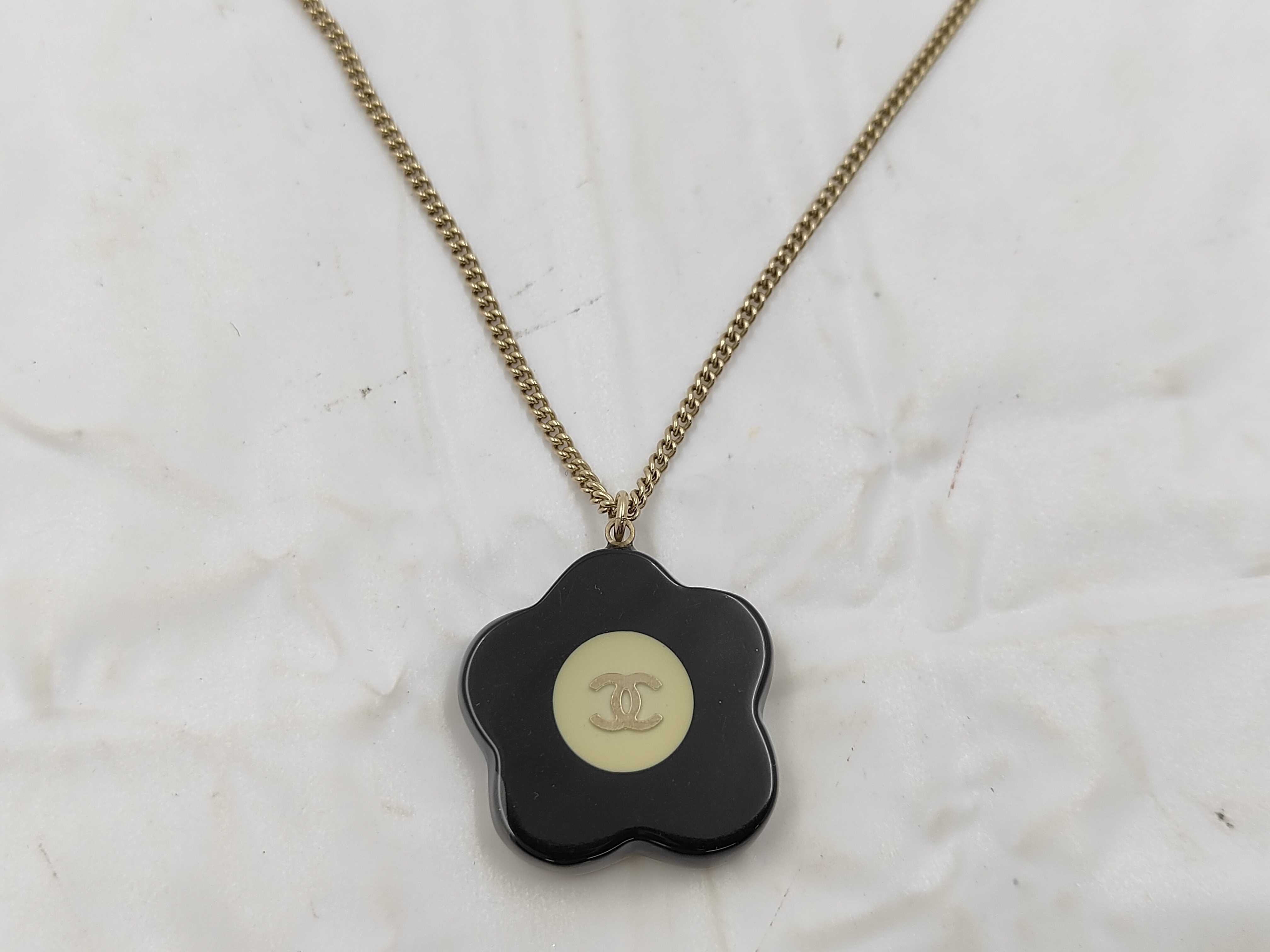 Flower Necklace — view 2