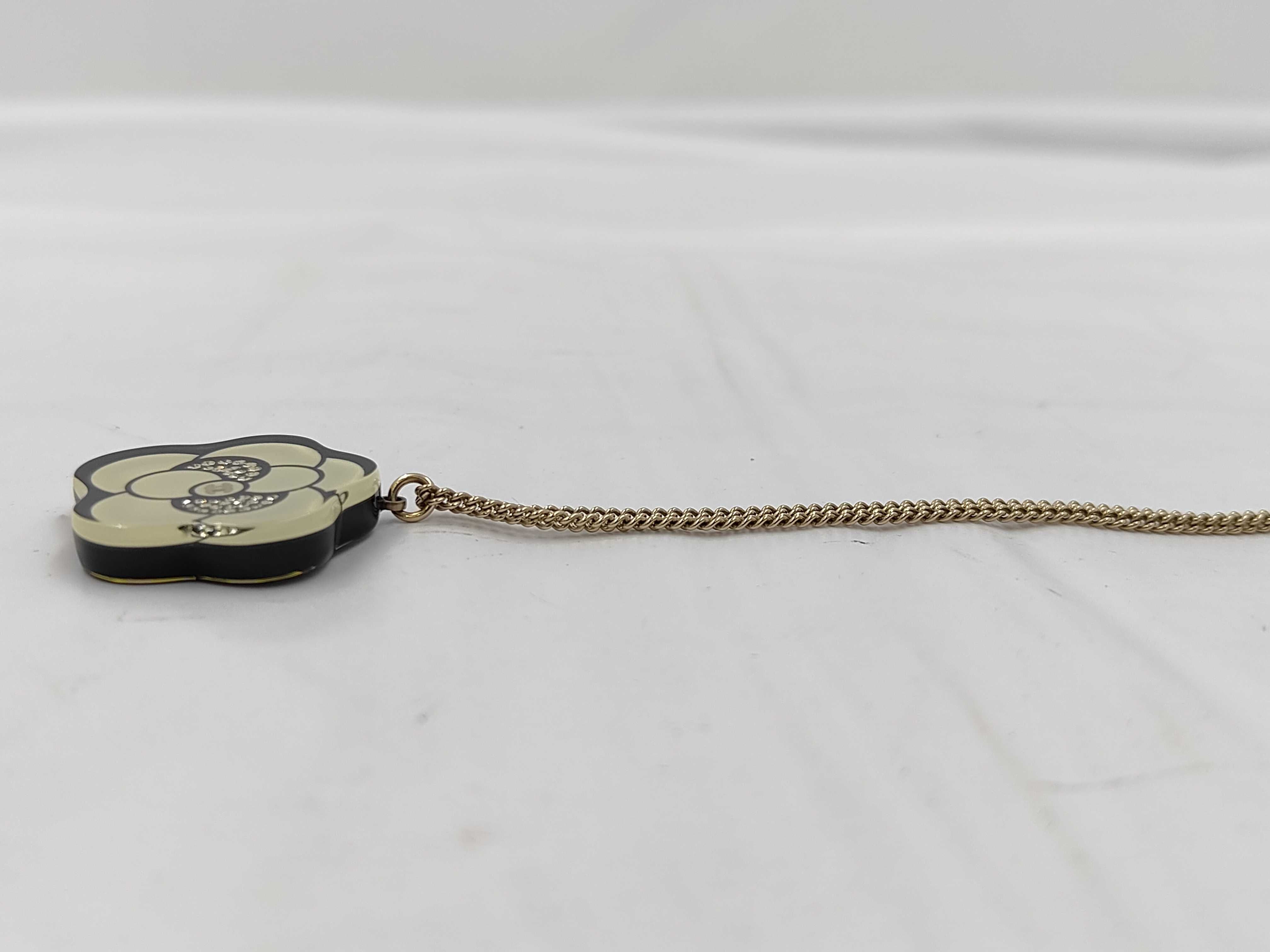 Flower Necklace — view 3