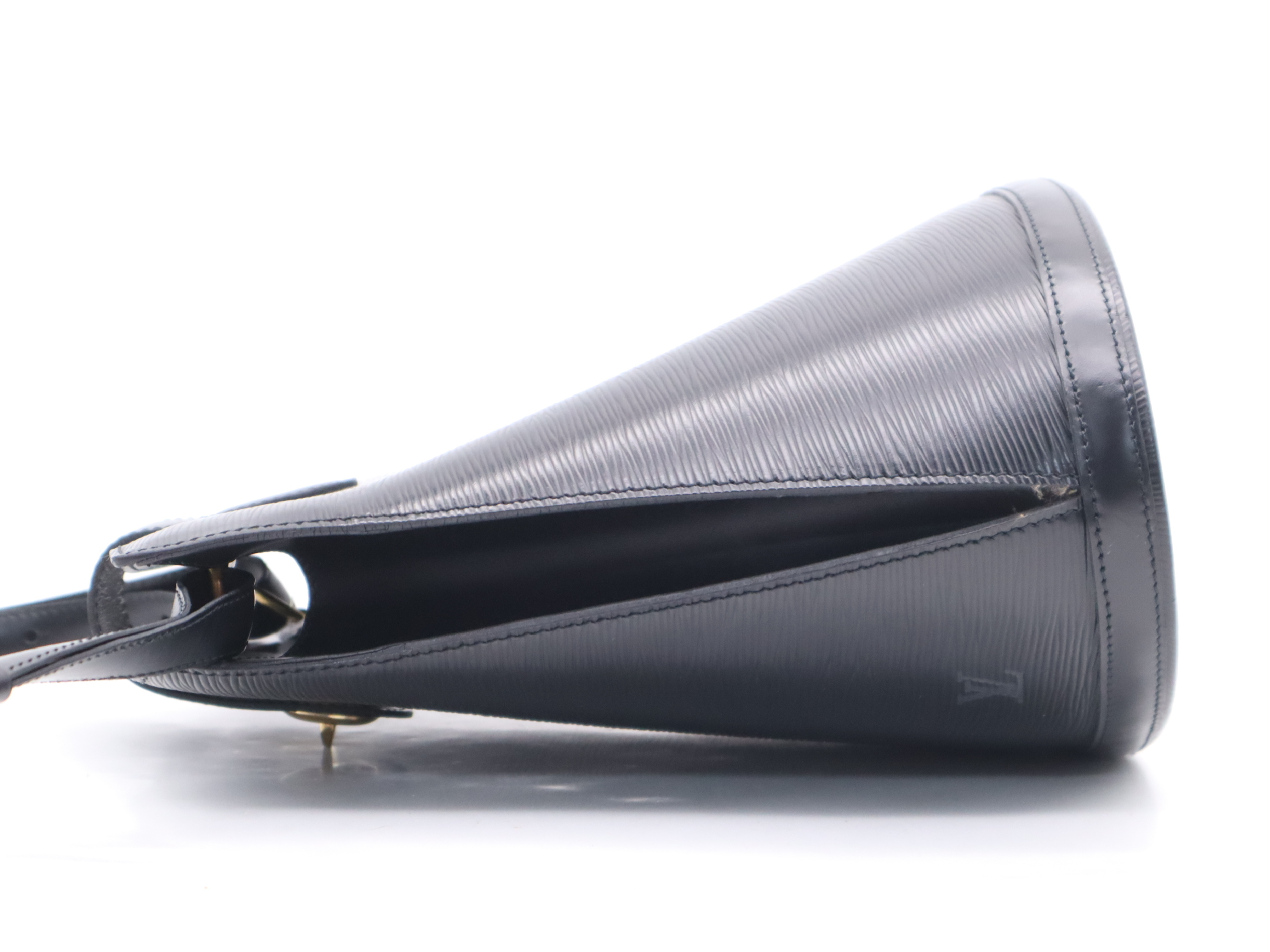 M52252 Epi Cluny Noir Shoulder Bag — view 3