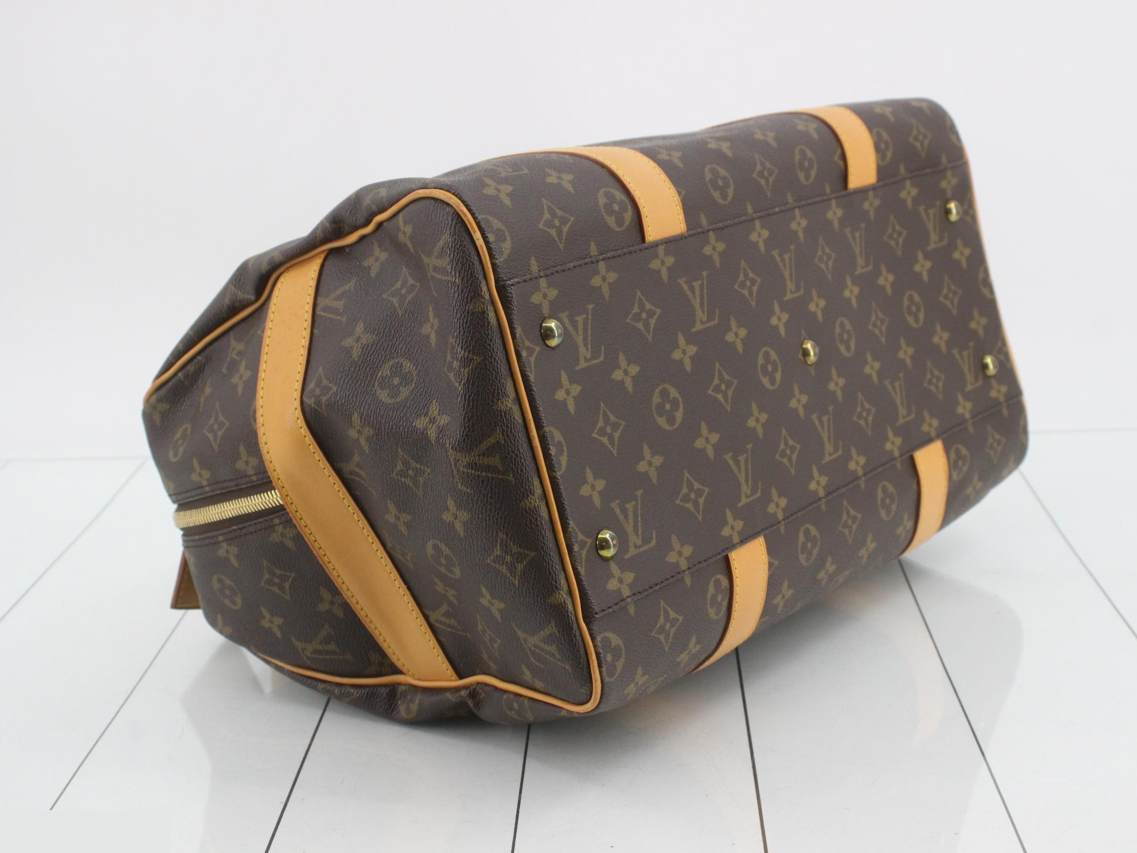 Carryall TH0076 - Includes dust bag, handle strap, name tag, key, 2 keys, and booklet. — view 5
