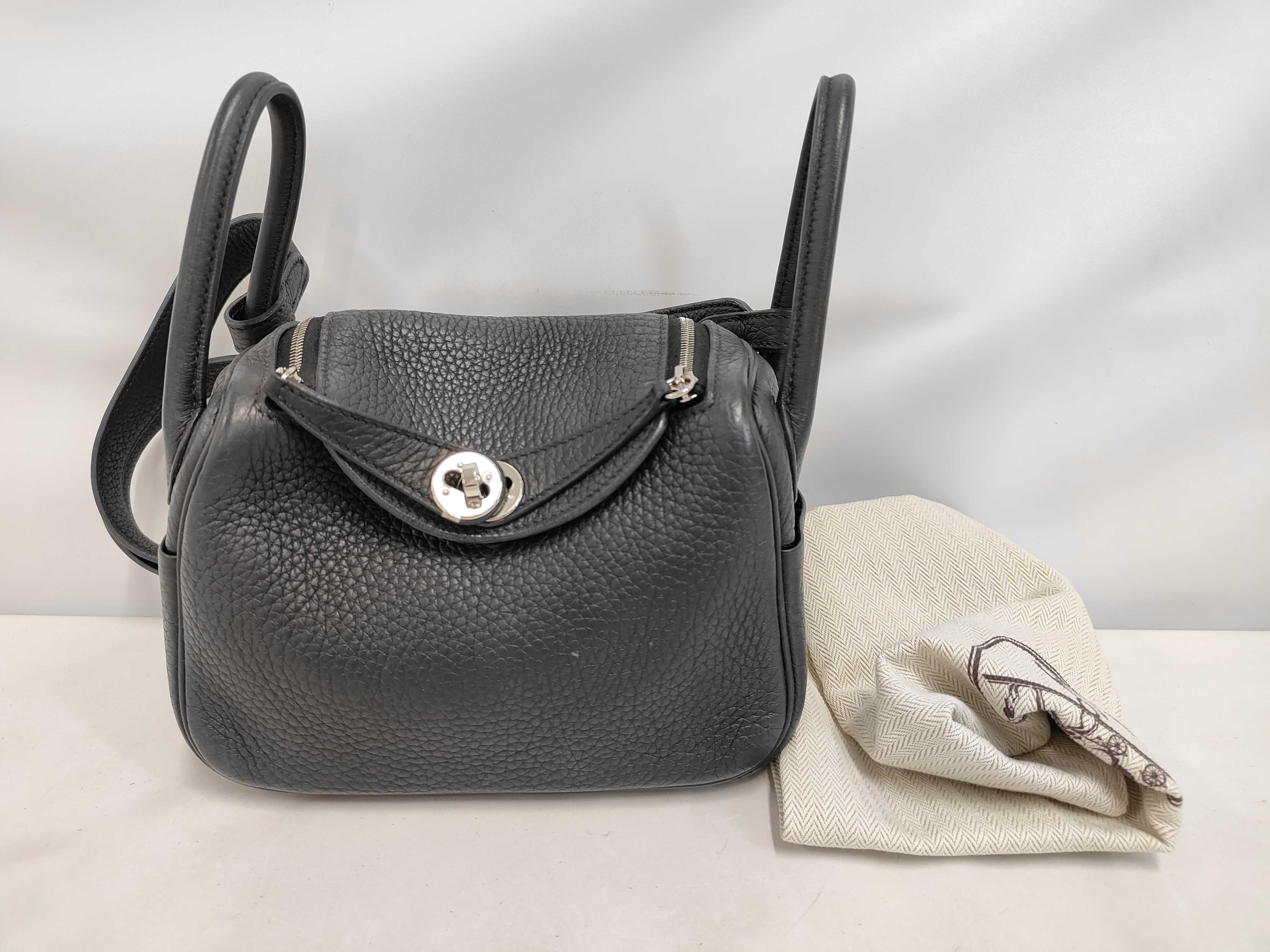 Lindy Mini Taurillon Leather Handbag, Black, Silver Hardware, Z Stamp