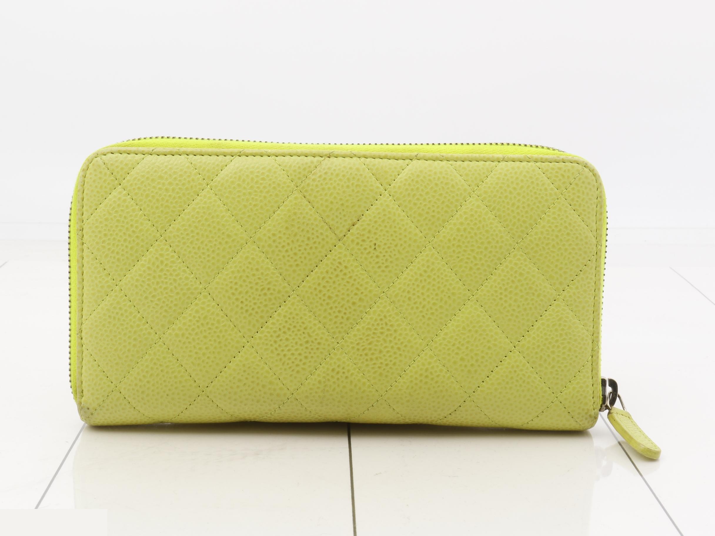 Matelassé Coco Mark Round Zip Wallet — view 2