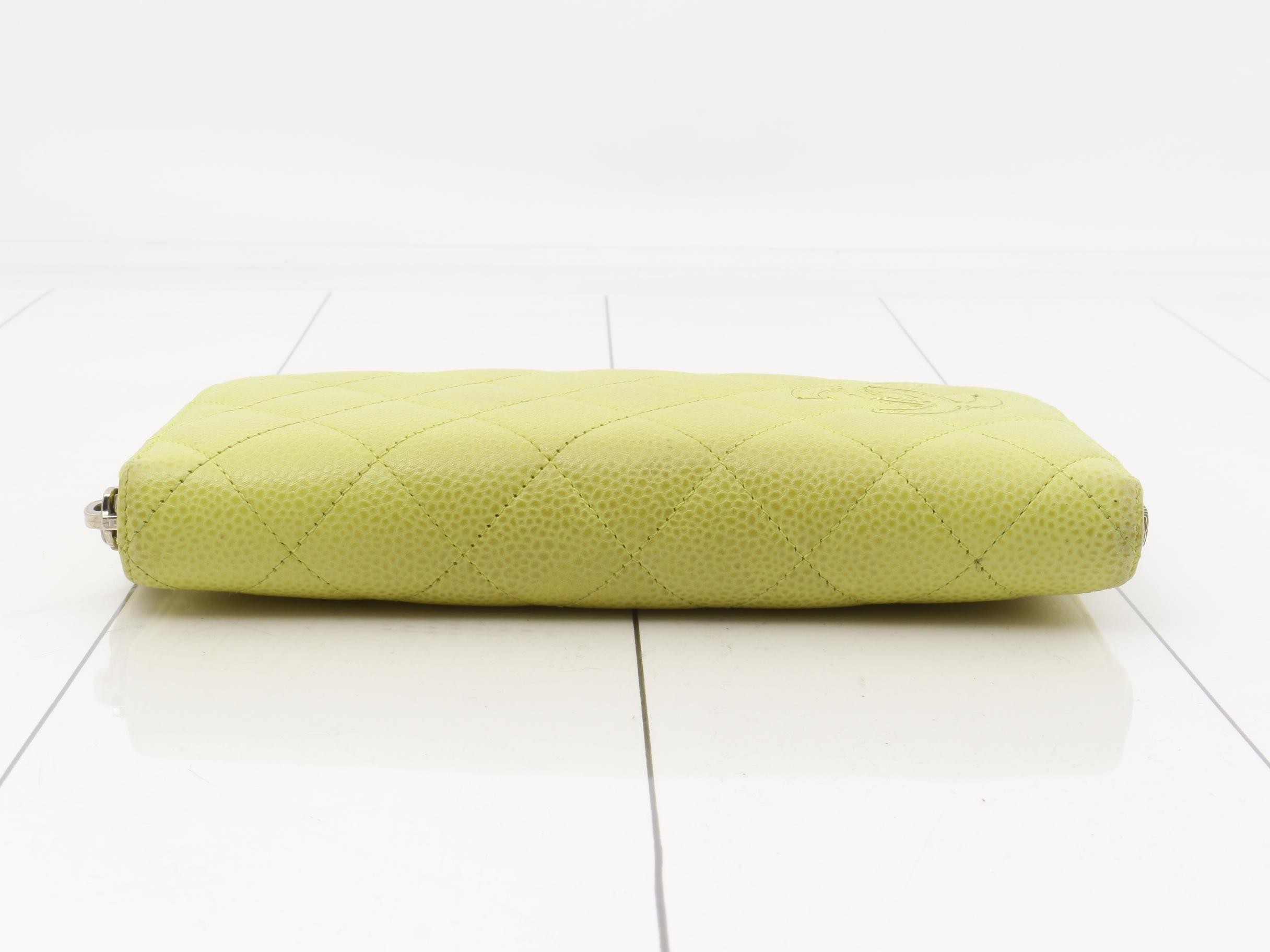 Matelassé Coco Mark Round Zip Wallet — view 3
