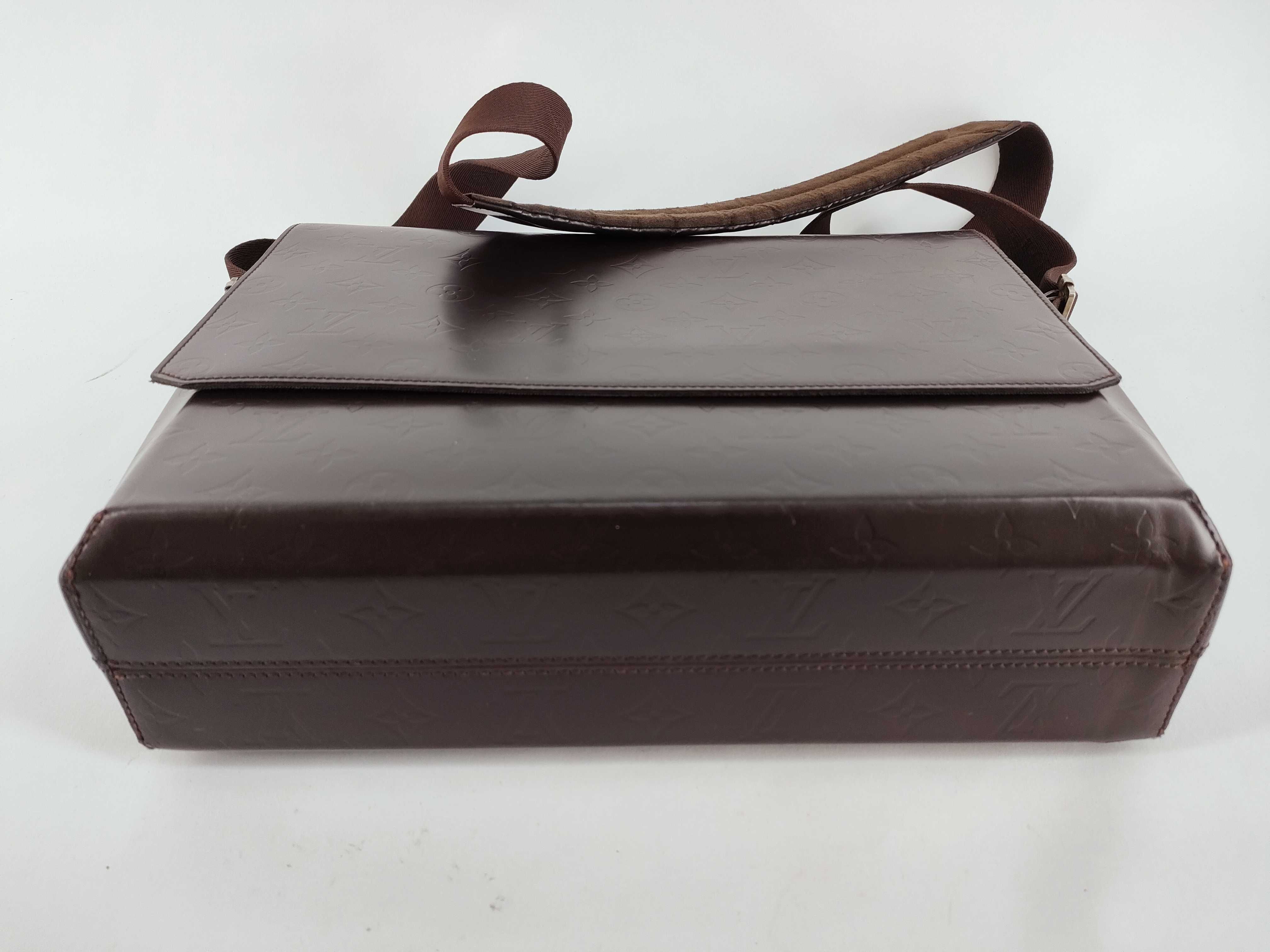 Monogram Empreinte Louis Vuitton Monogram Glacé Fonzie M46570 Leather Shoulder Bag — view 6