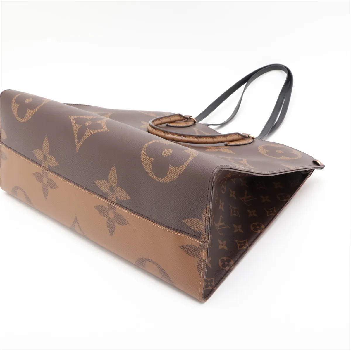 Giant Monogram Reverse OnTheGo GM M45320 FL0231 Brown (RFID detected) — view 3