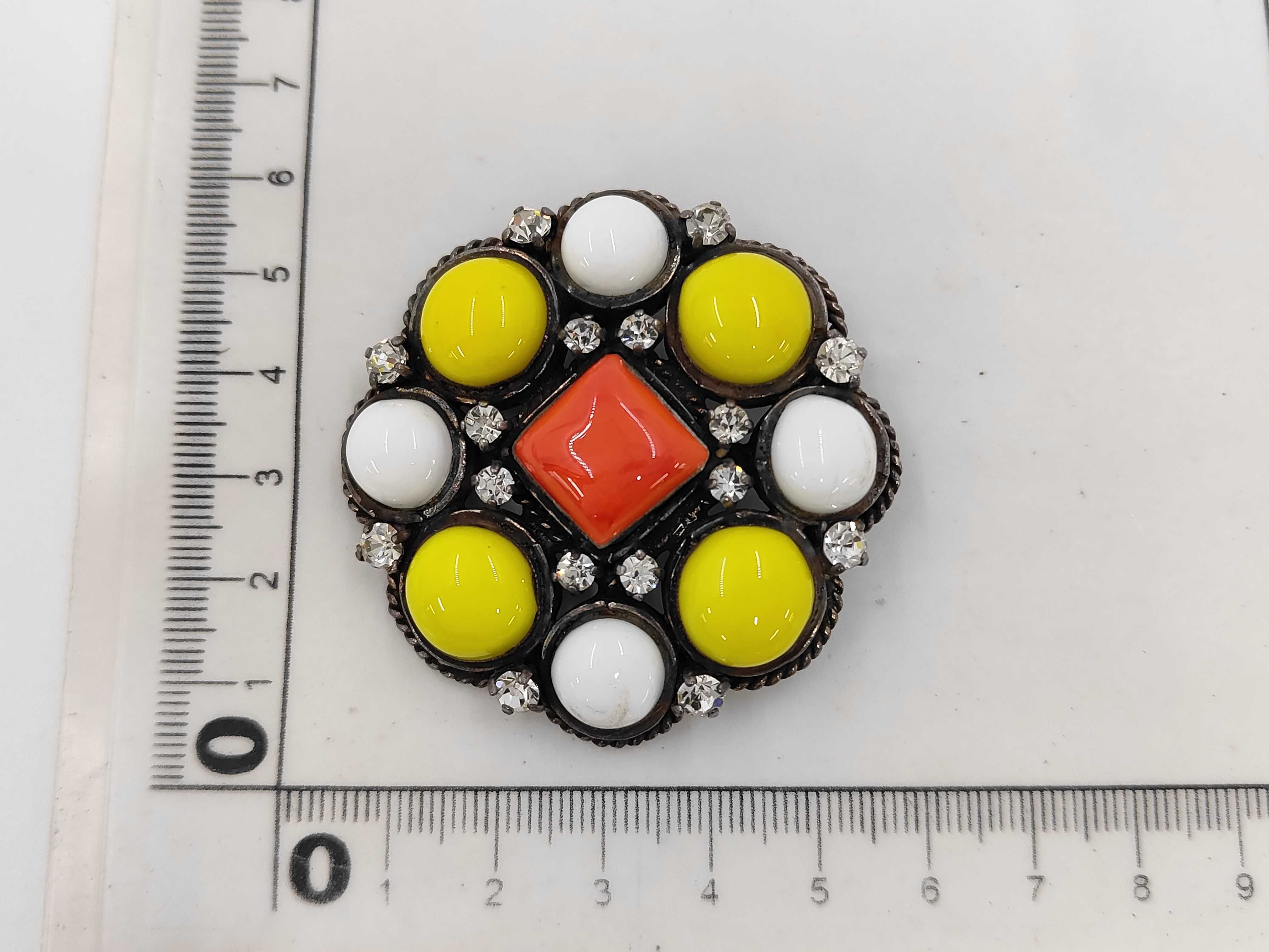 brooch — view 5