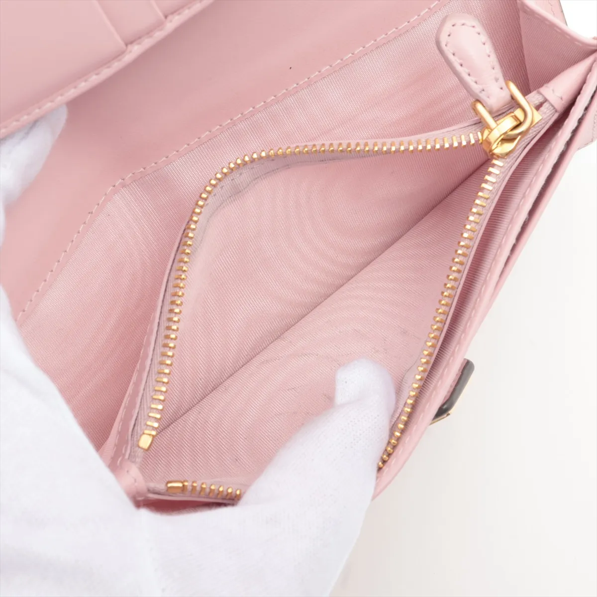 Saffiano Triangle Logo 1MV025 Leather Long Wallet Gray x Pink — view 9