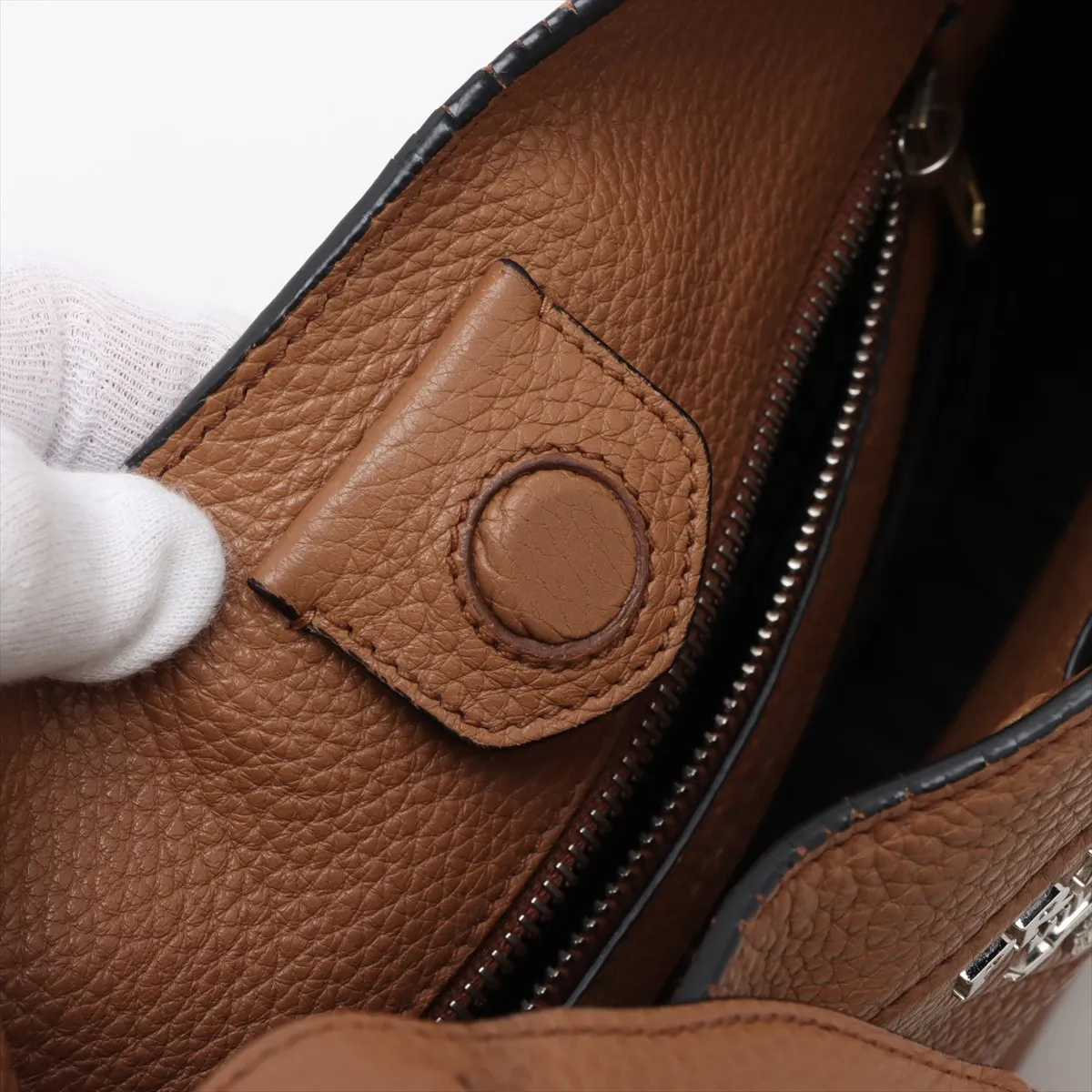 Vitello Dino Soft Leather Shoulder Bag Brown External Zipper — view 11