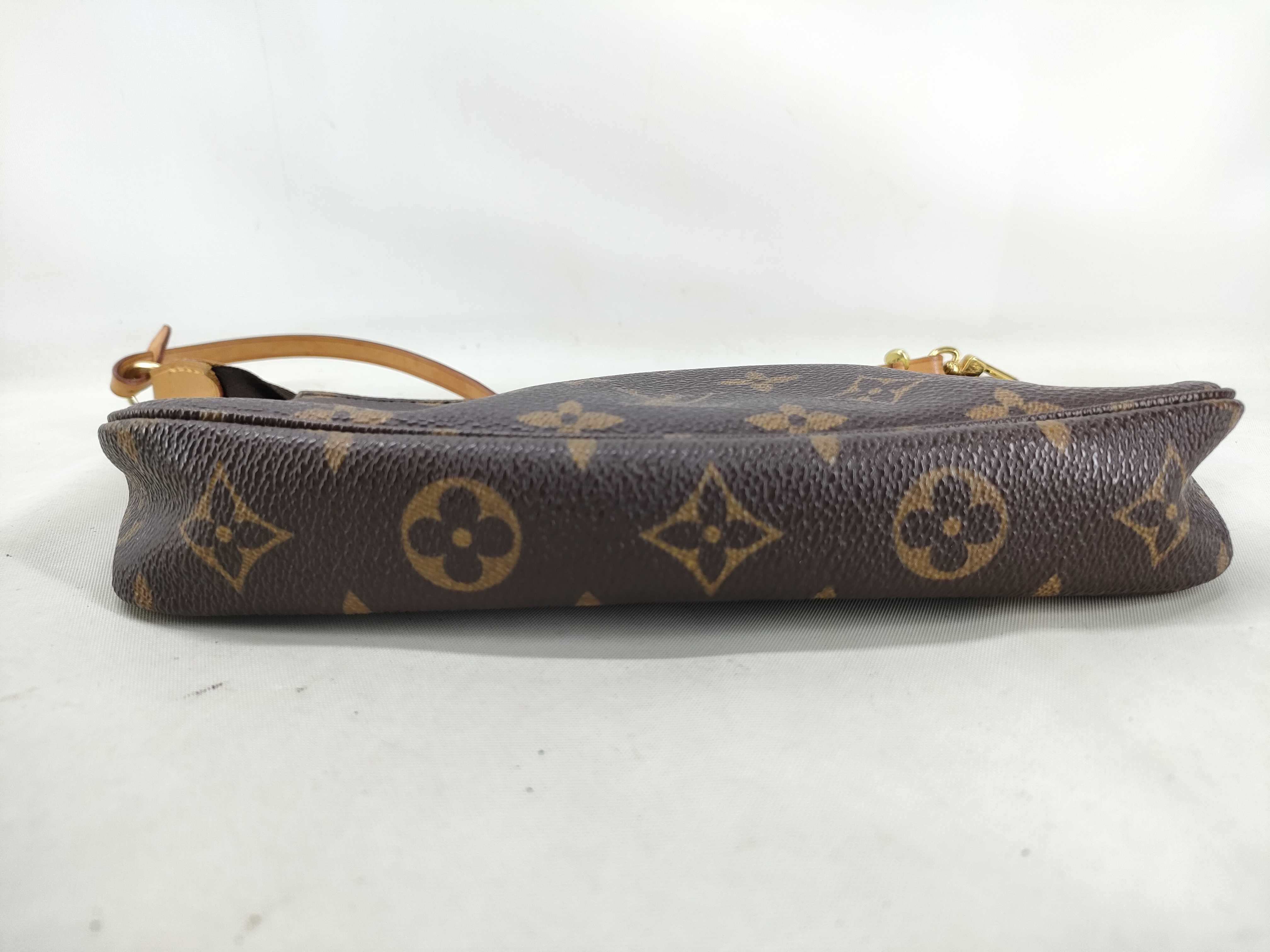 Monogram Louis Vuitton Monogram Pochette Accessoires M51980 Handbag — view 3