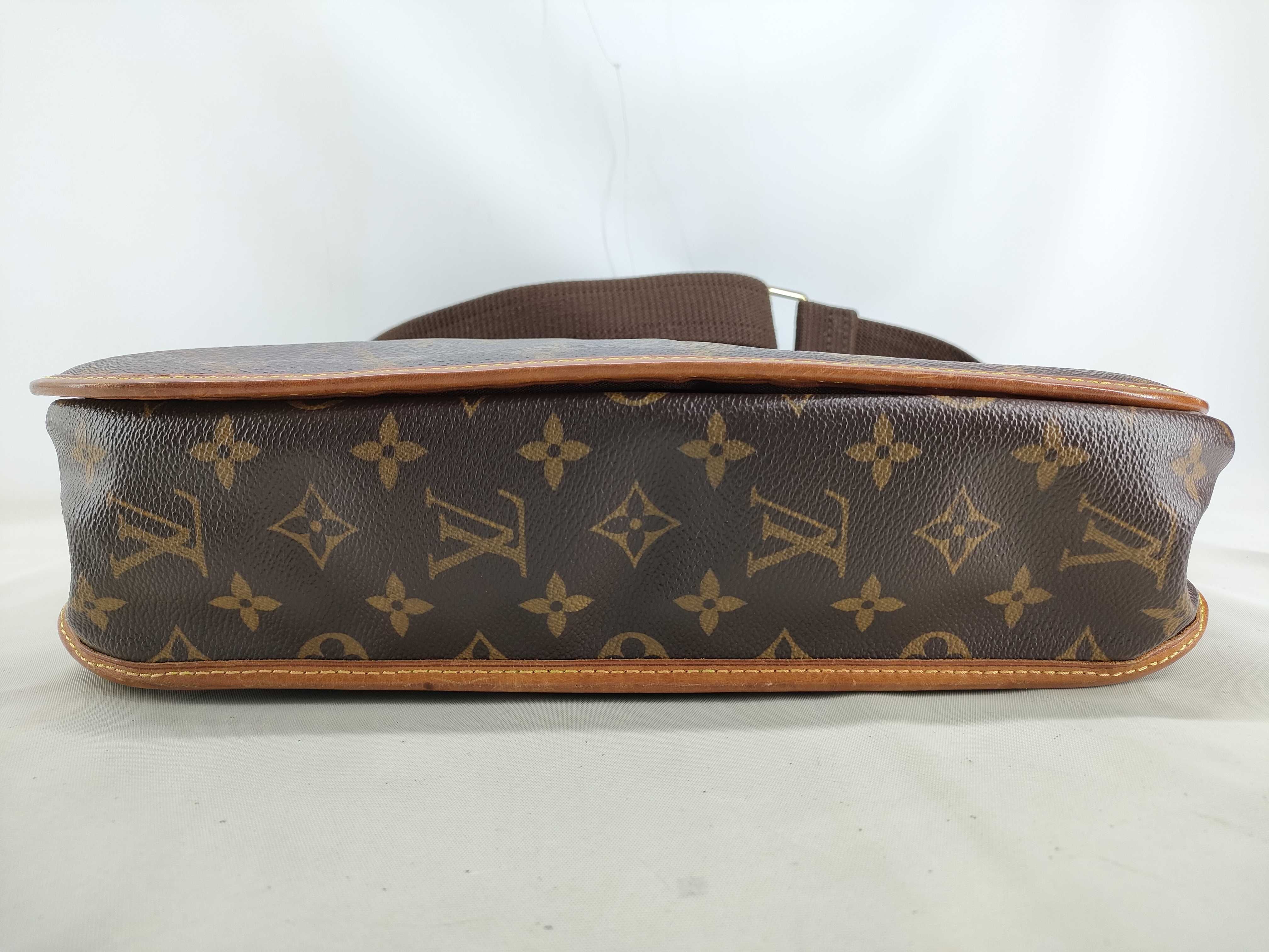 Monogram LV Monogram Messenger Bosphore GM M40105 DU0066 Shoulder Bag — view 3