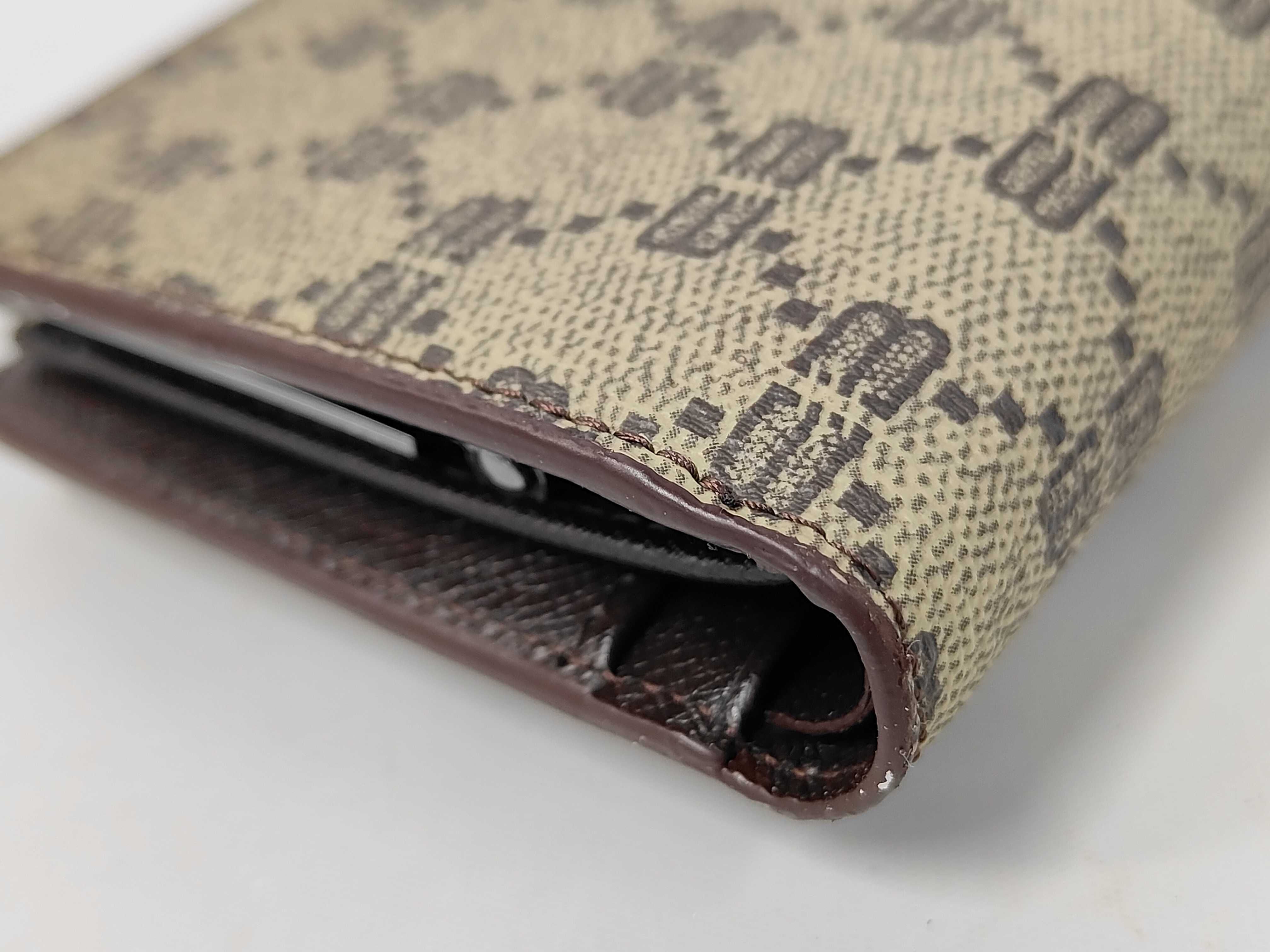 wallet — view 3