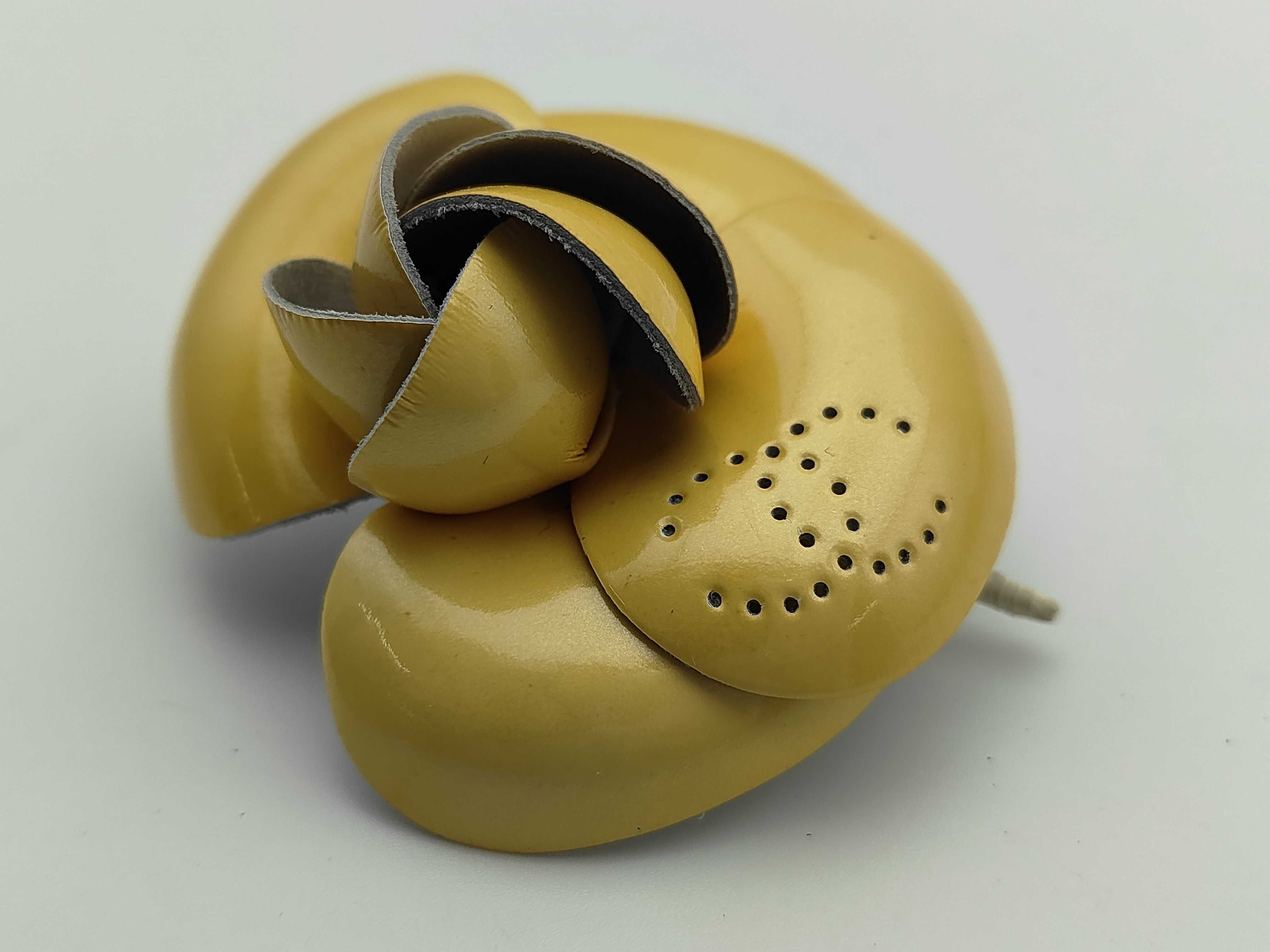 Camellia / Brooch