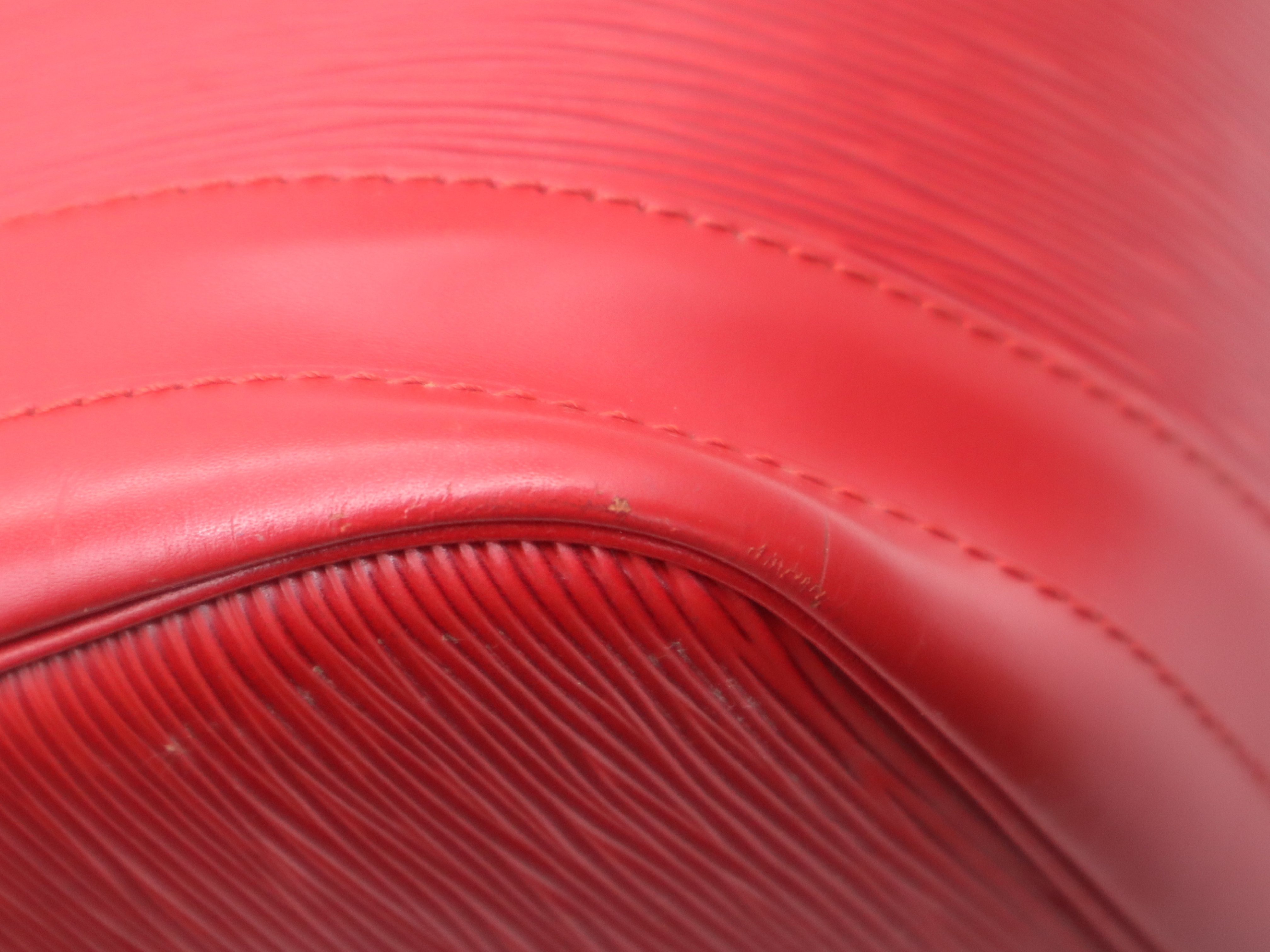 M44007 Epi Noé Castilian Red Shoulder Bag — view 9