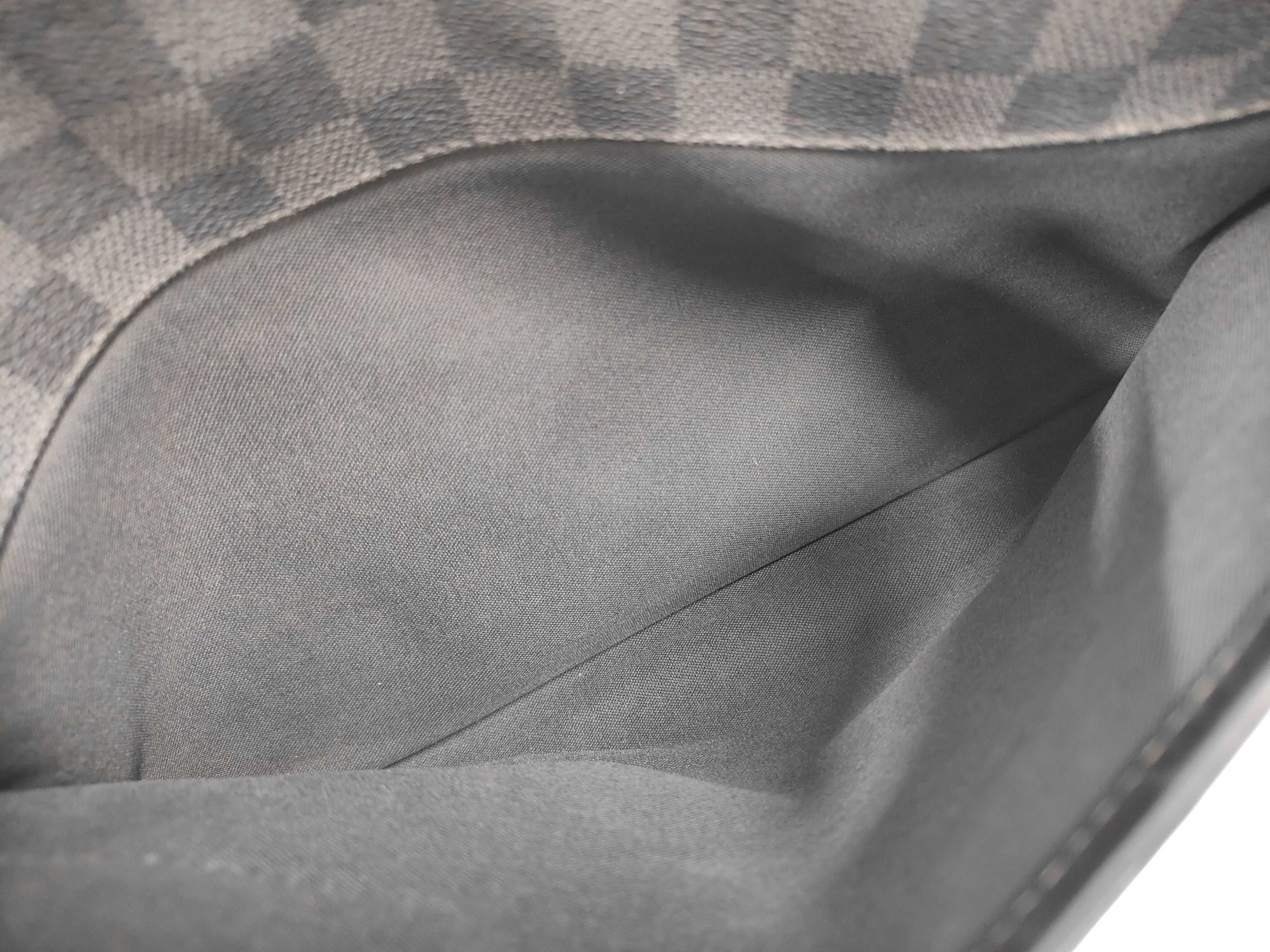 N58033 Damier Graphite Daniel GM Shoulder Bag — view 11