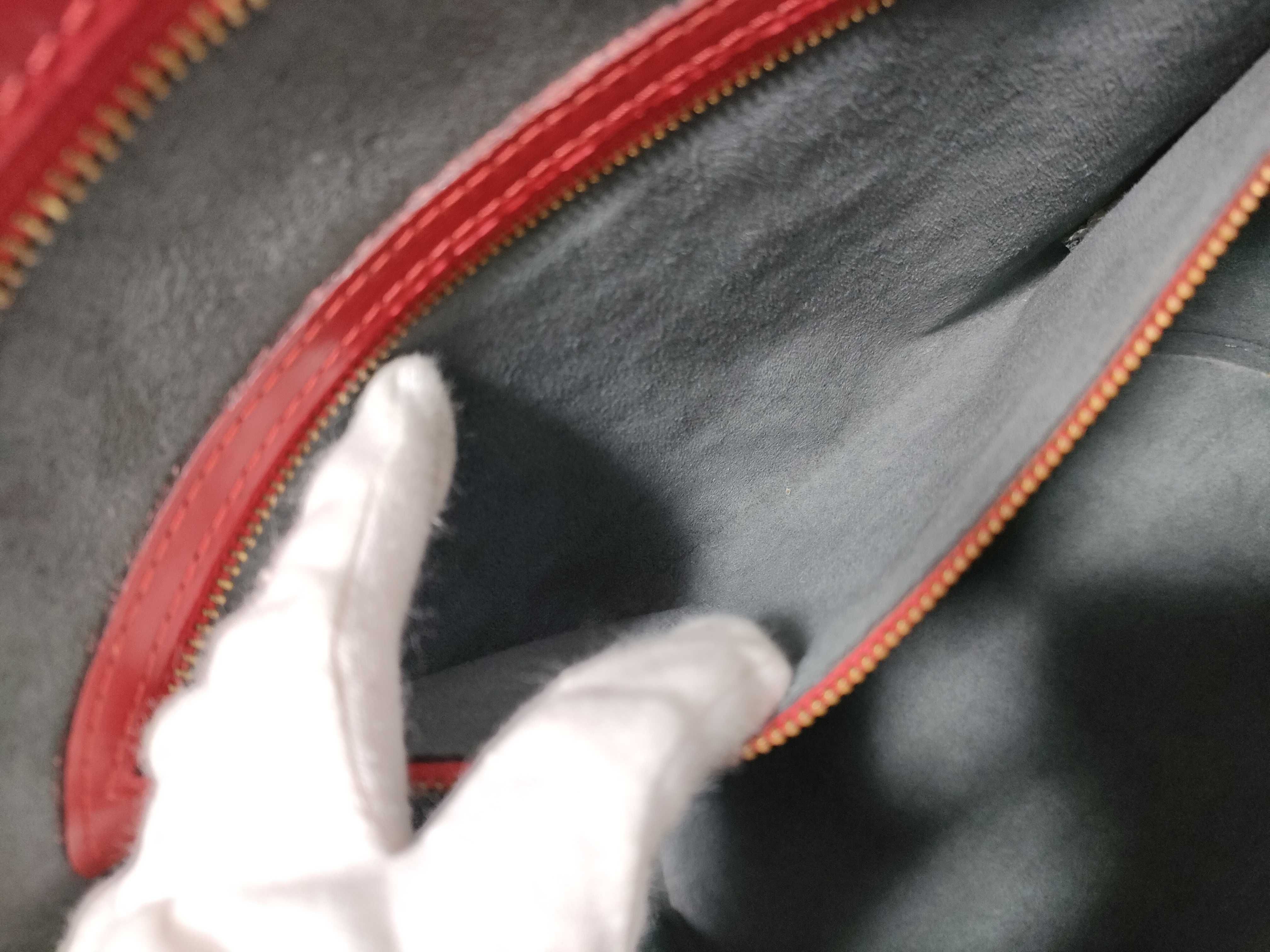 Epi Saint Jacques Shopping Shoulder Bag — view 11