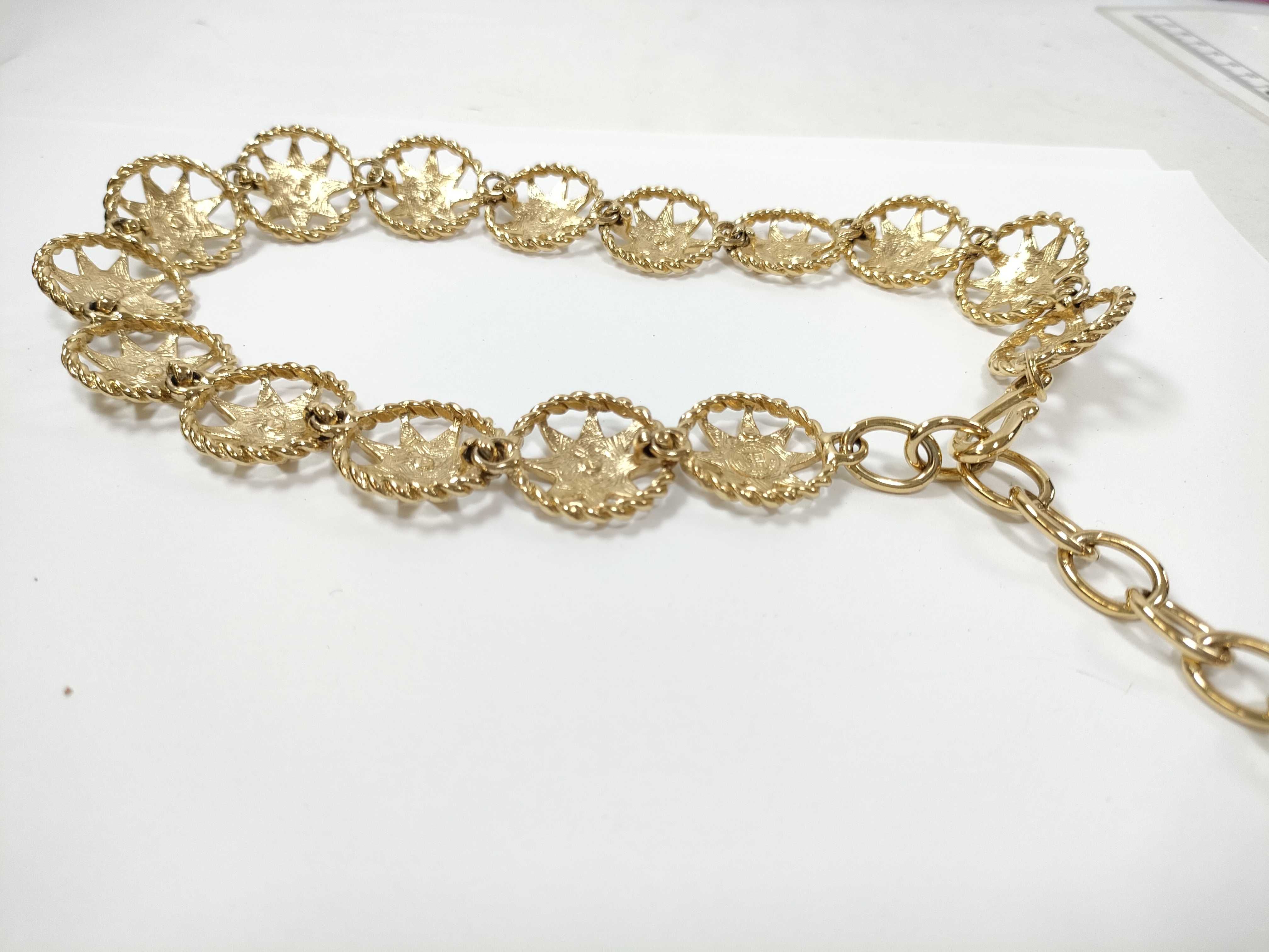 Large Twist Circle Vintage Gold Necklace — view 7