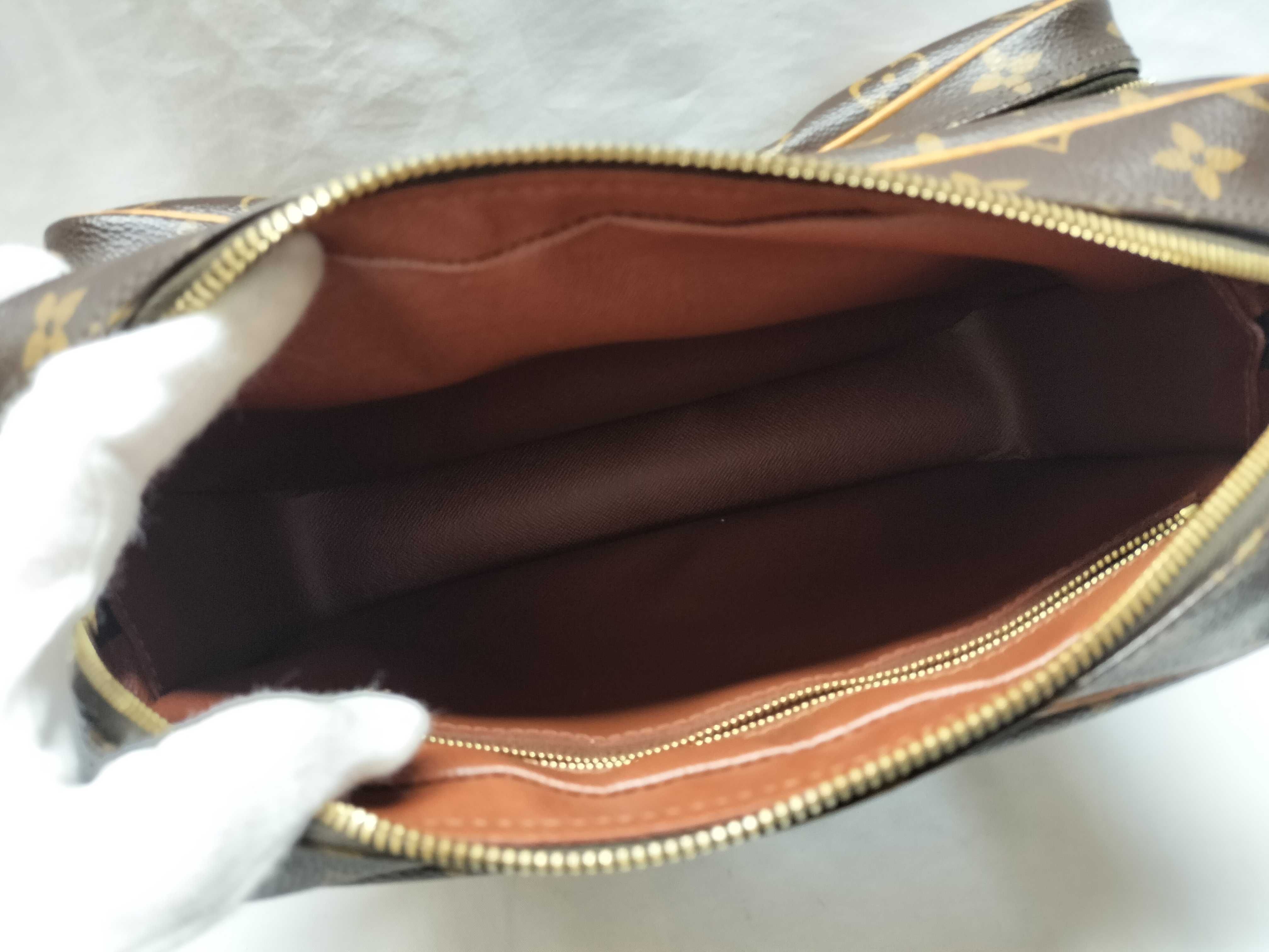 M45244 Nile Shoulder Bag — view 11