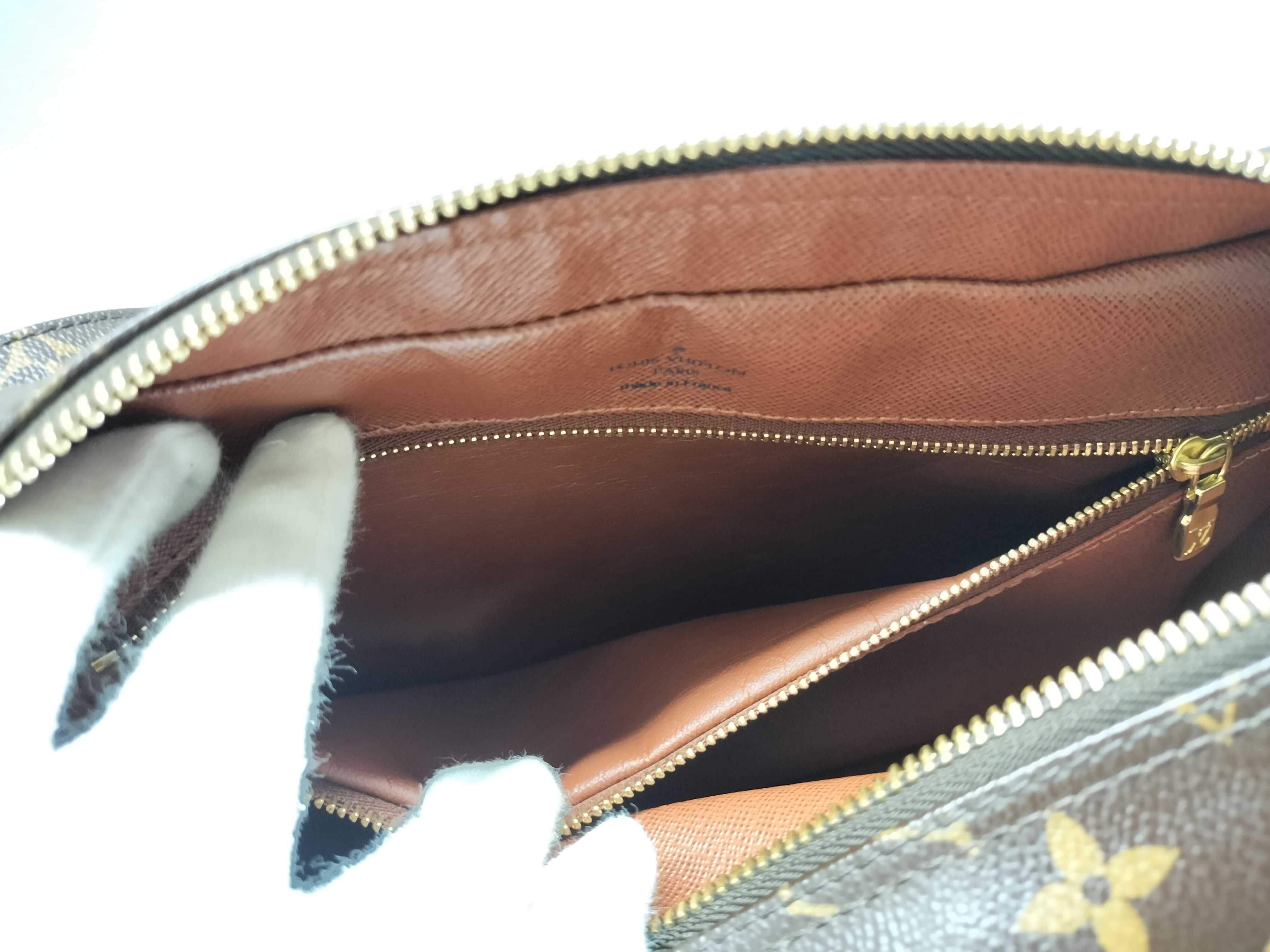 M45244 Nile Shoulder Bag — view 13