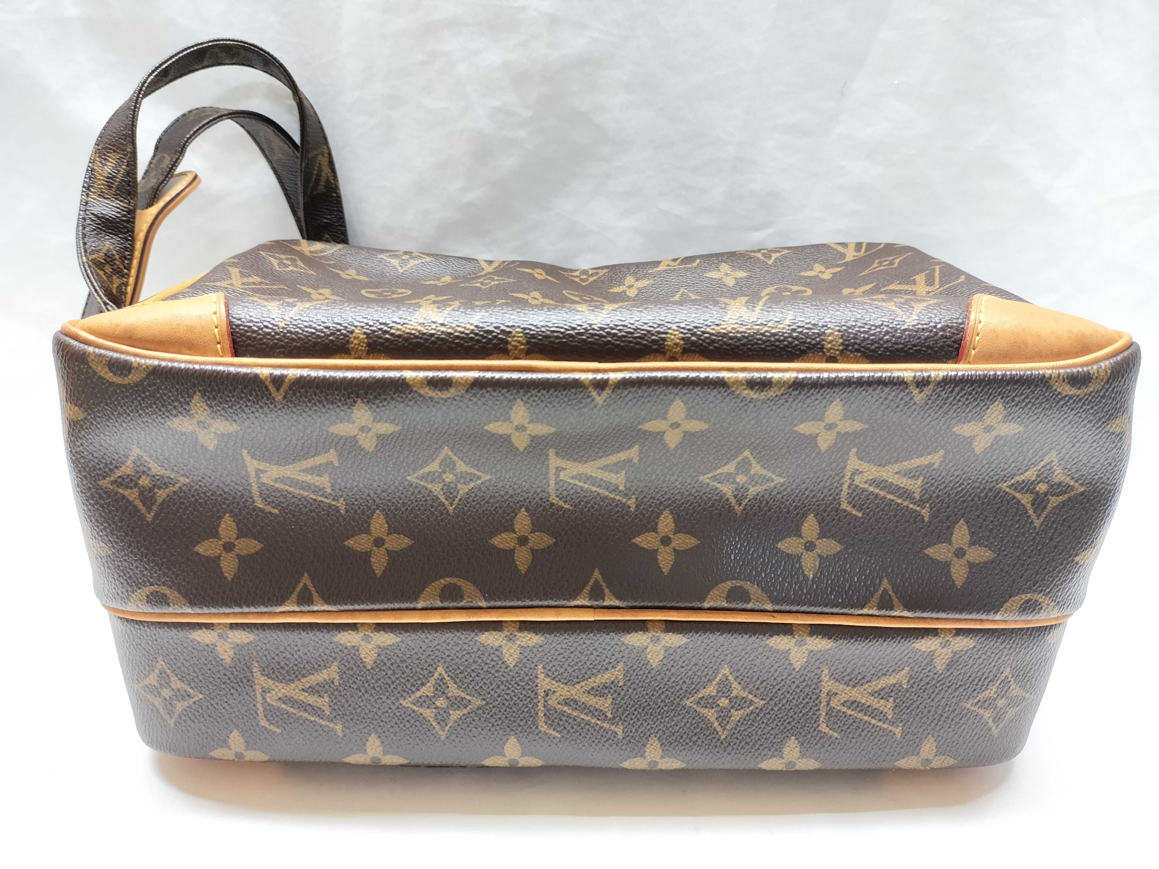 M45244 Nile Shoulder Bag — view 3