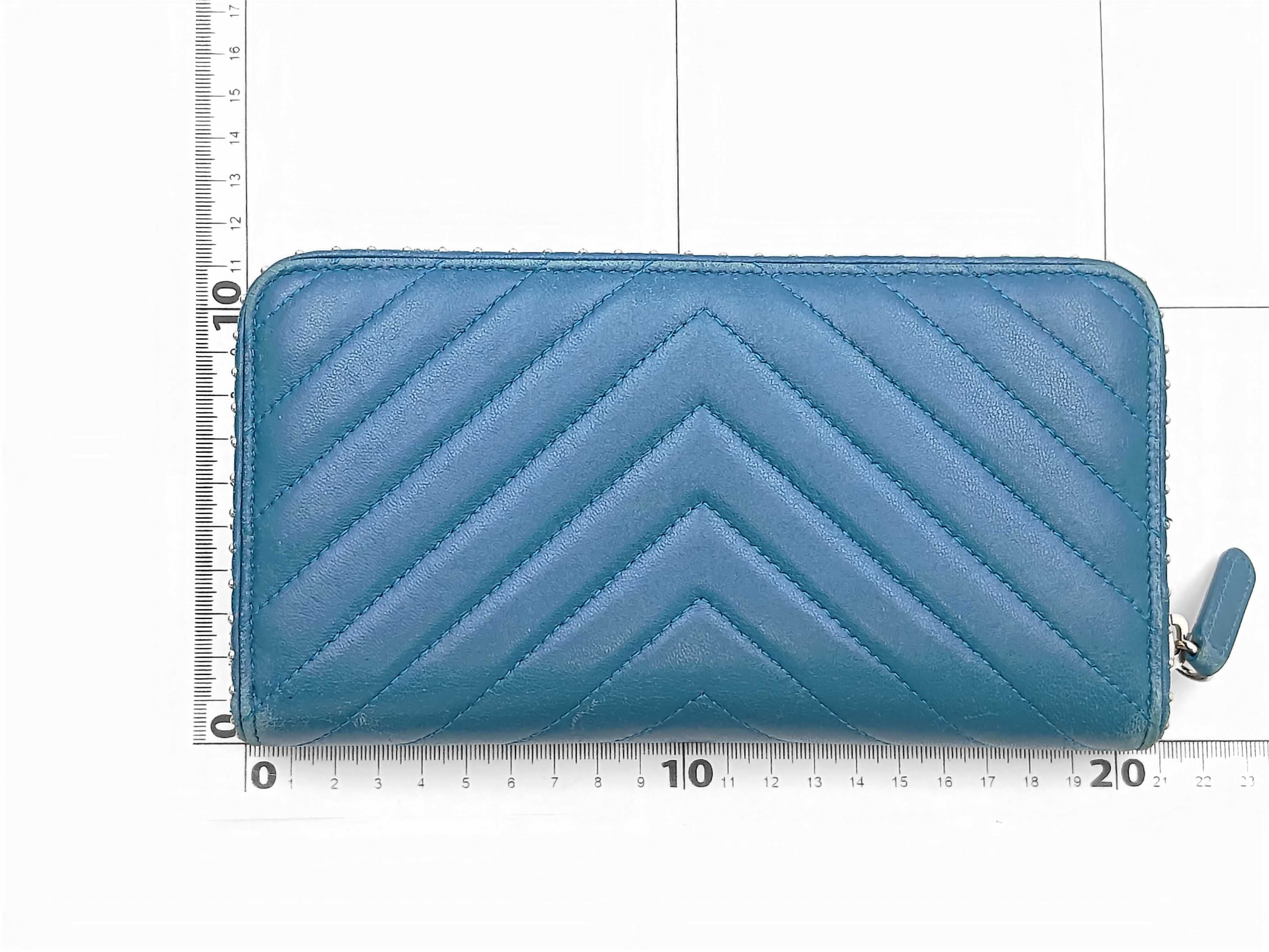 V-stitch Coco Mark Studded Long Wallet — view 2