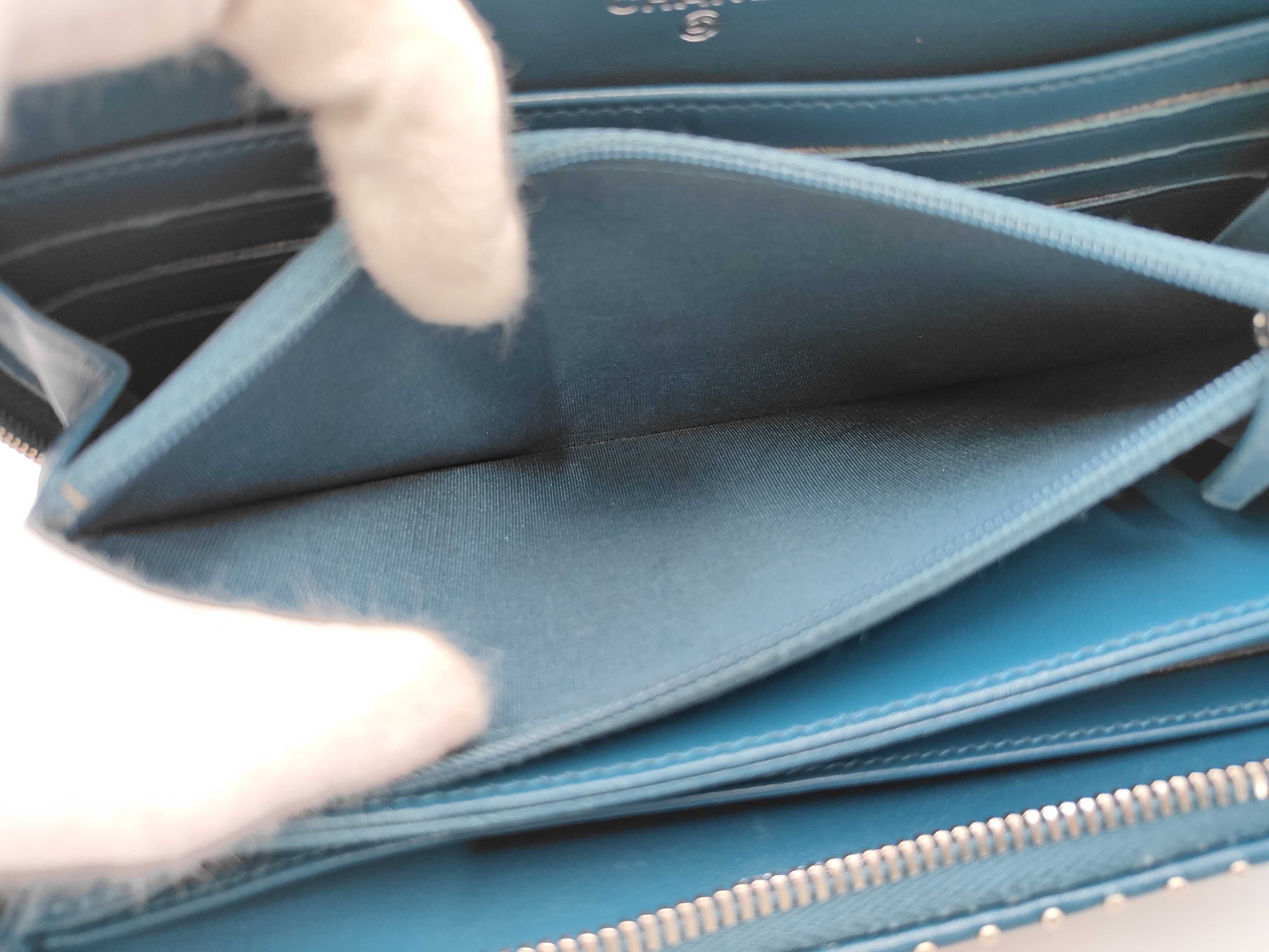 V-stitch Coco Mark Studded Long Wallet — view 11