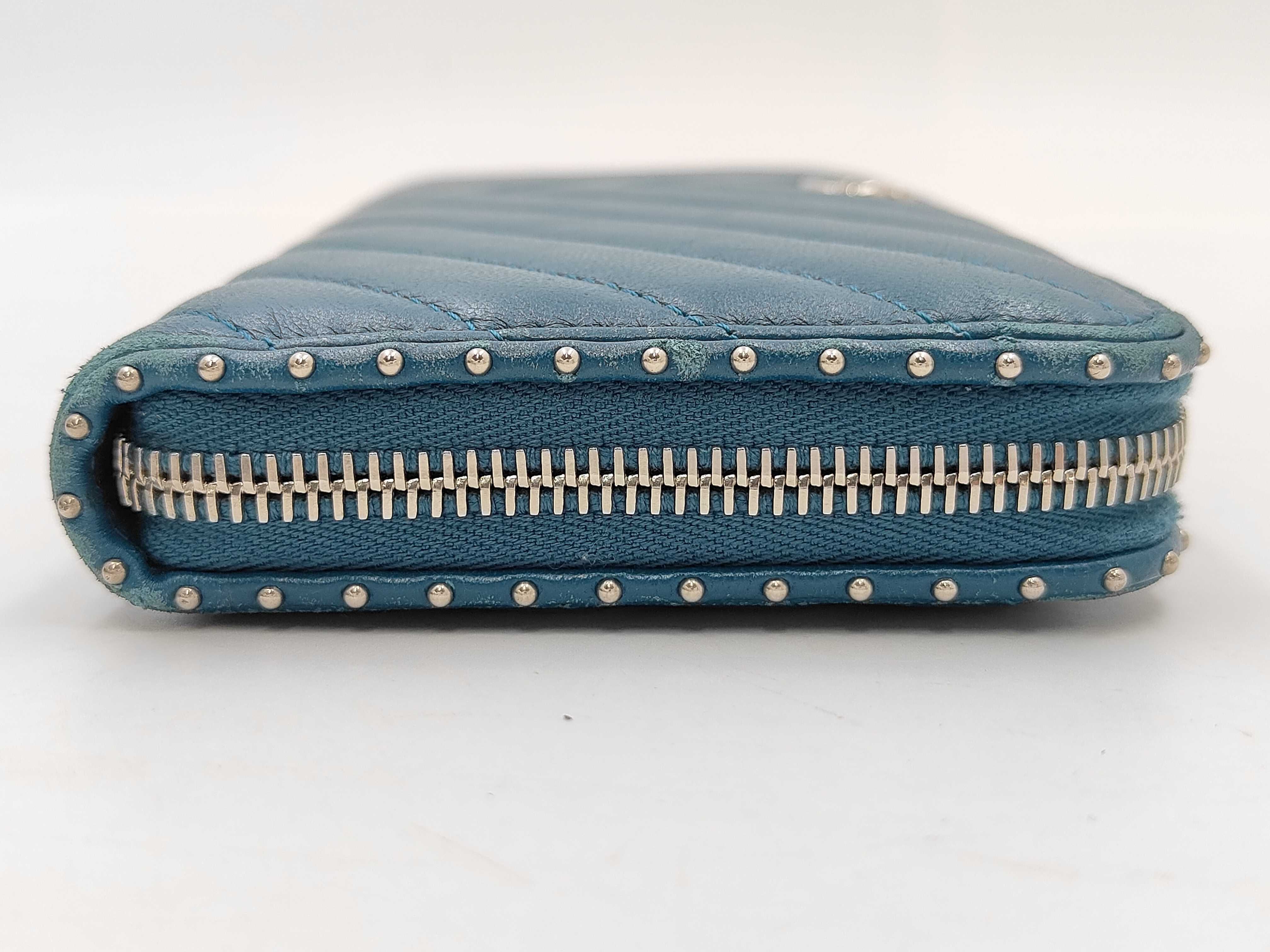 V-stitch Coco Mark Studded Long Wallet — view 4