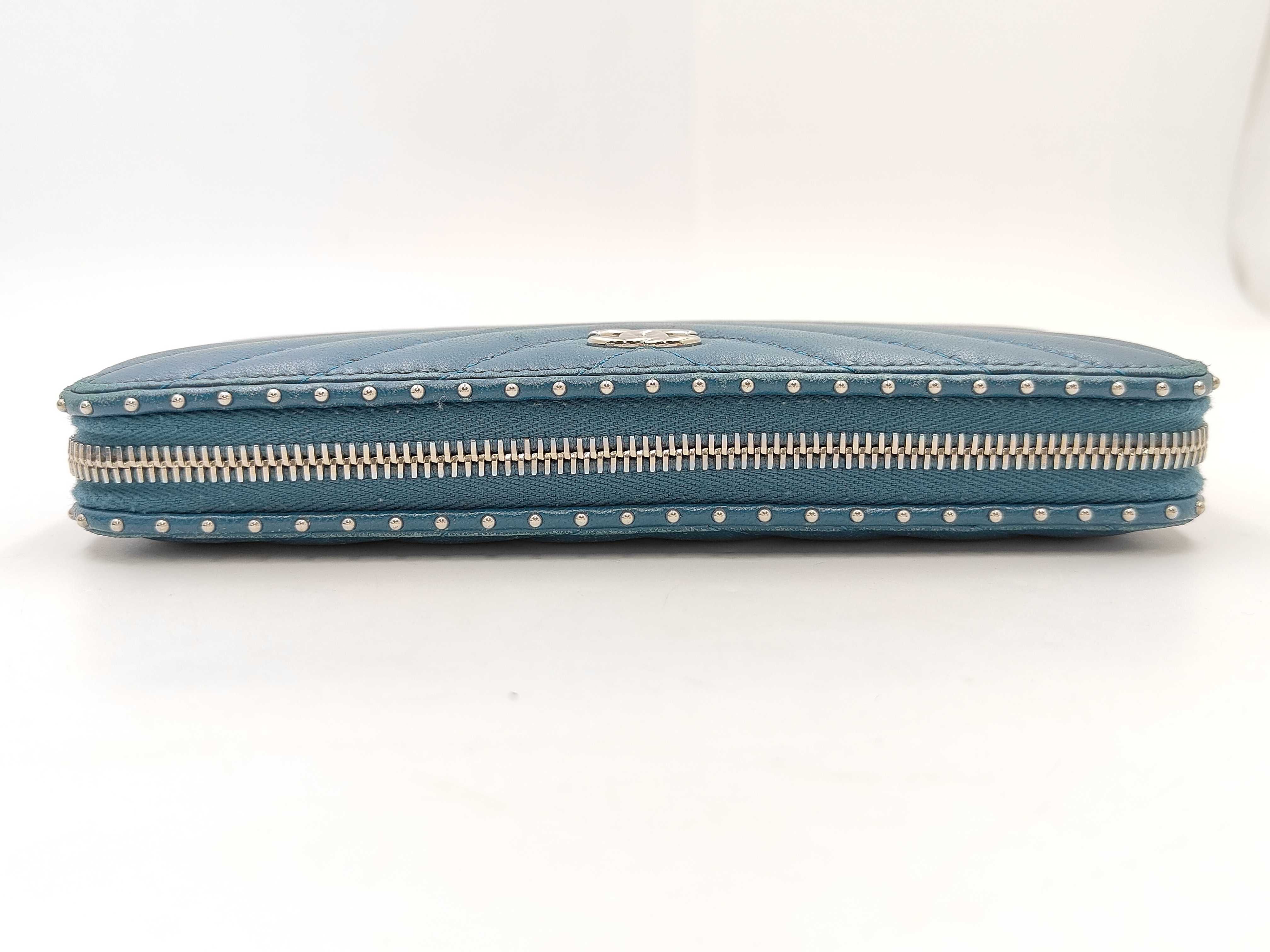 V-stitch Coco Mark Studded Long Wallet — view 5