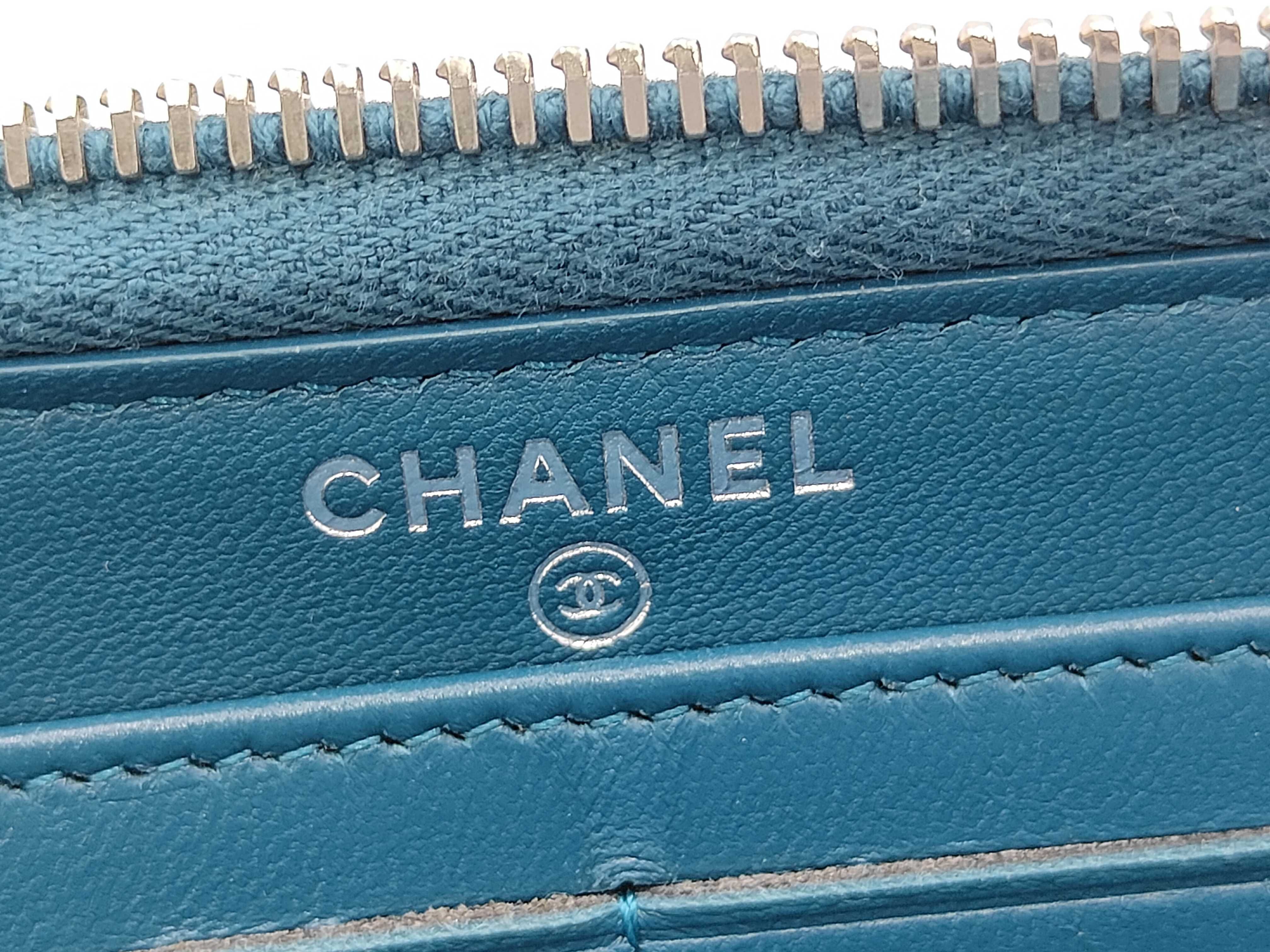 V-stitch Coco Mark Studded Long Wallet — view 9