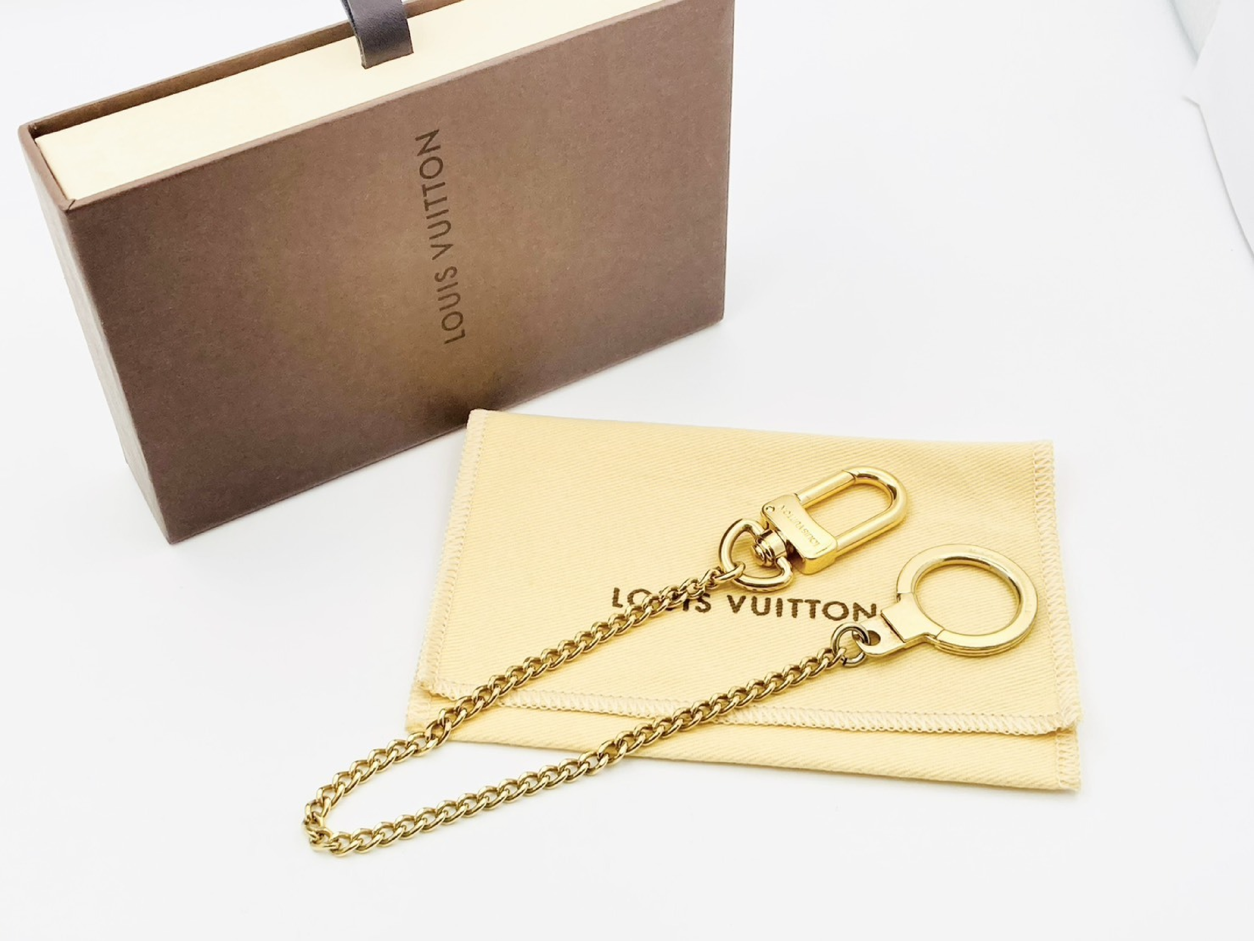 M58021 Chaine Ancre Chain Keyring Charm Gold Key Case — view 3