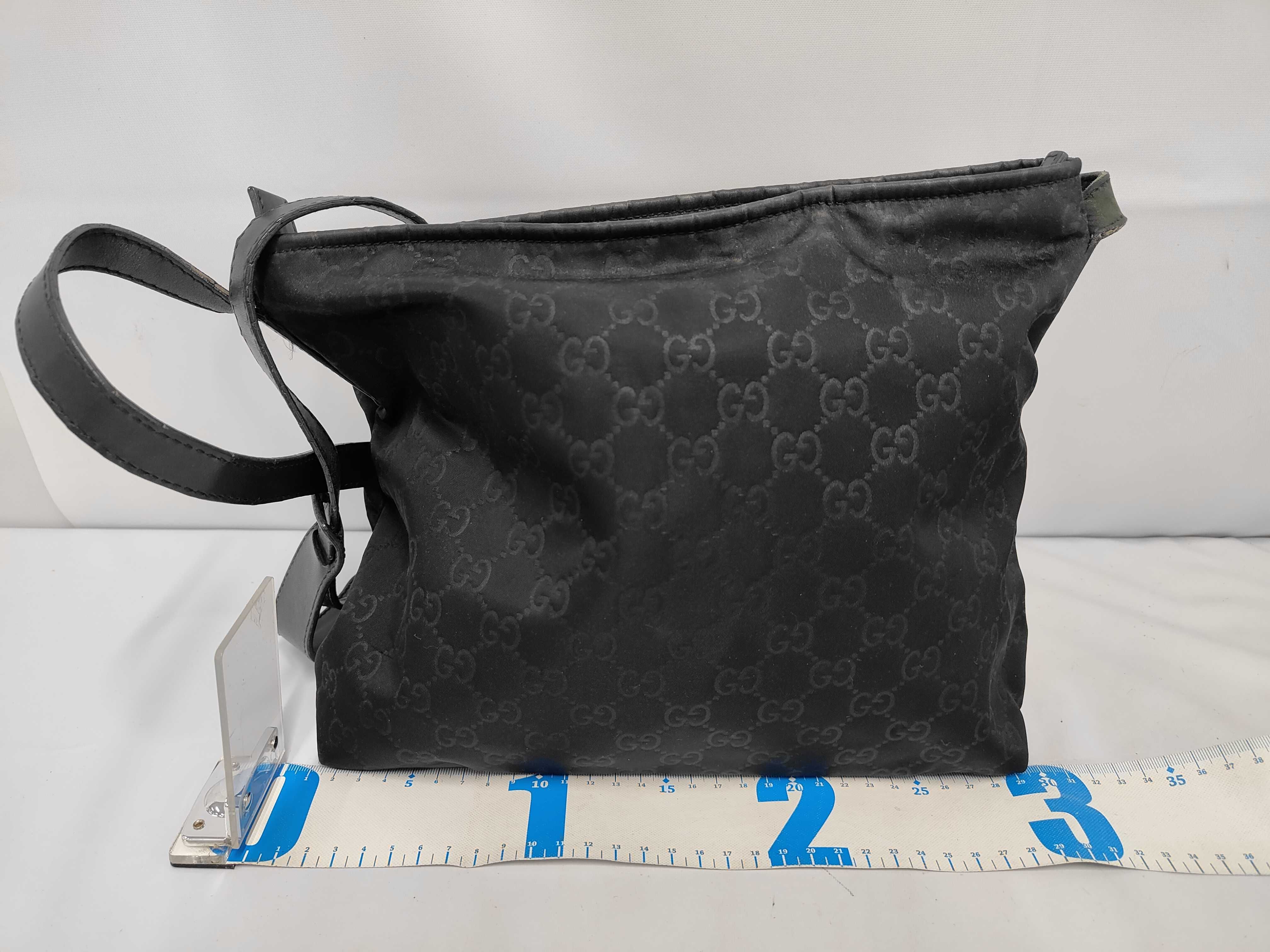 GG Supreme GG Canvas Shoulder Bag — view 2