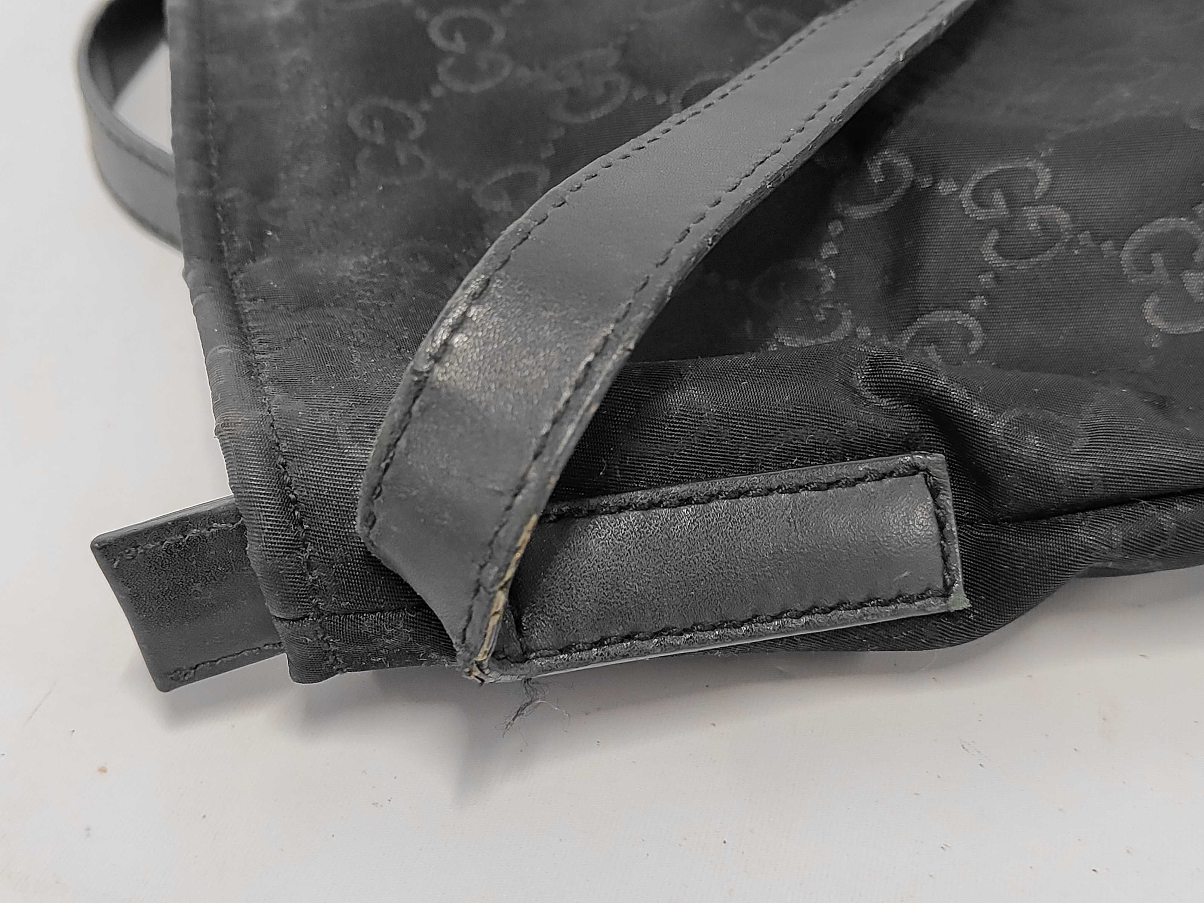 GG Supreme GG Canvas Shoulder Bag — view 11