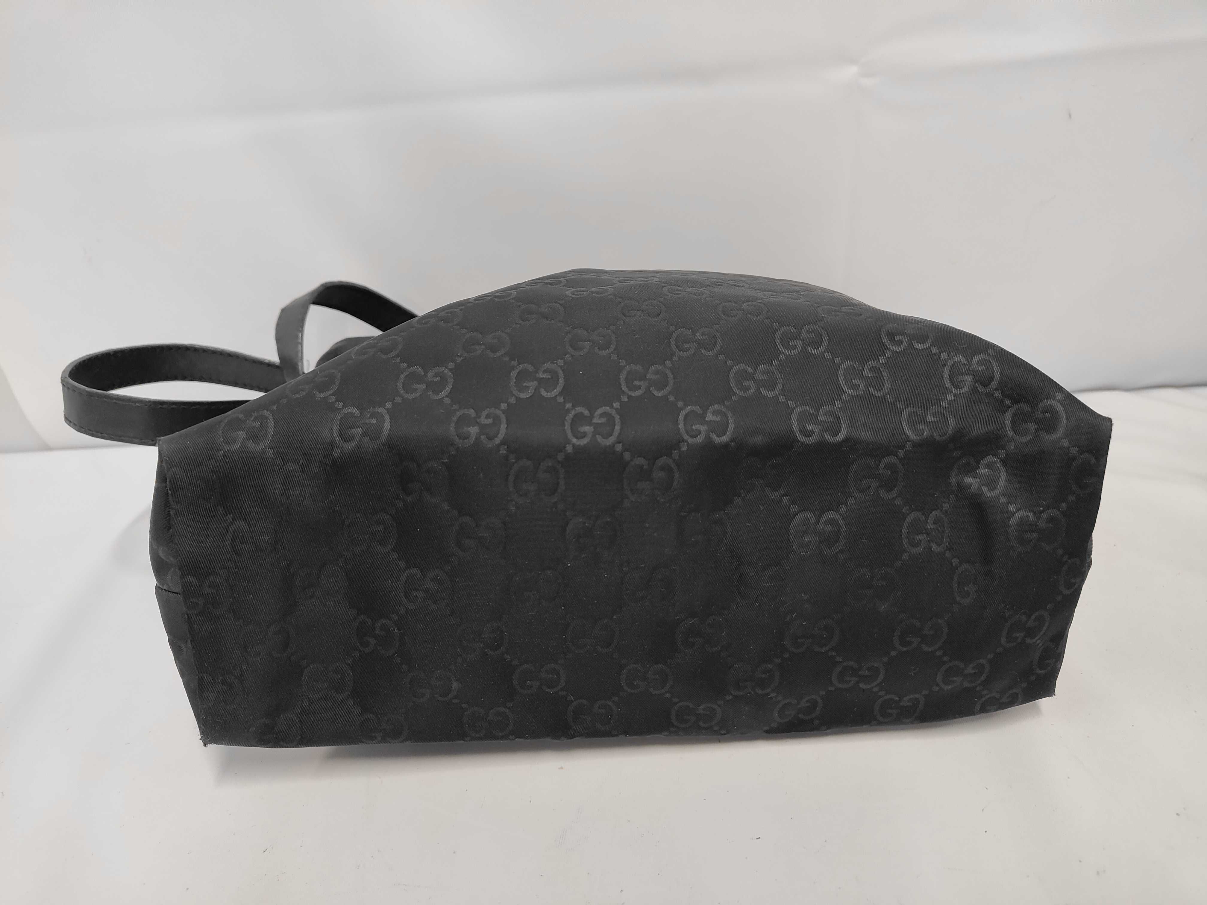 GG Supreme GG Canvas Shoulder Bag — view 3
