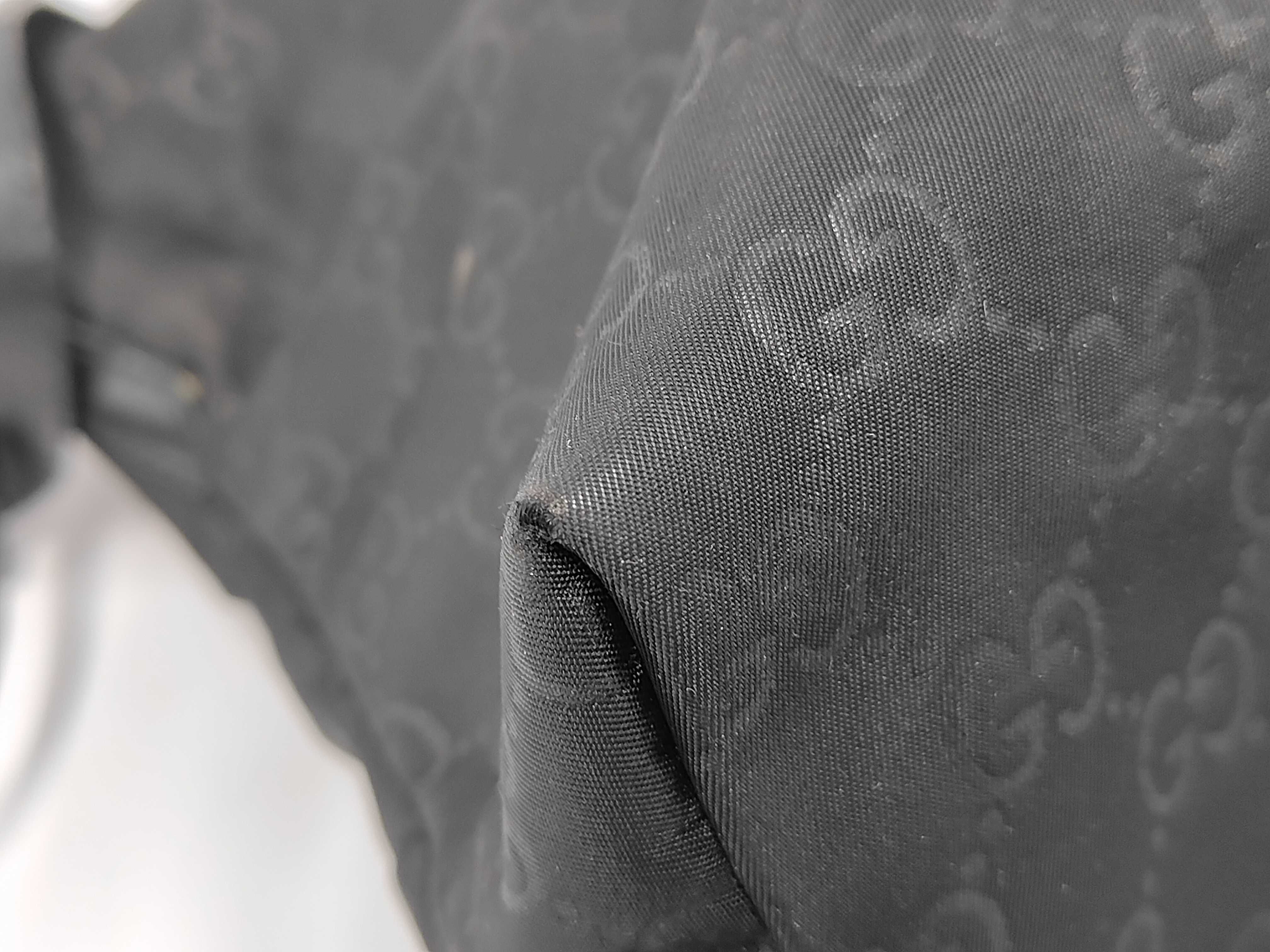 GG Supreme GG Canvas Shoulder Bag — view 4