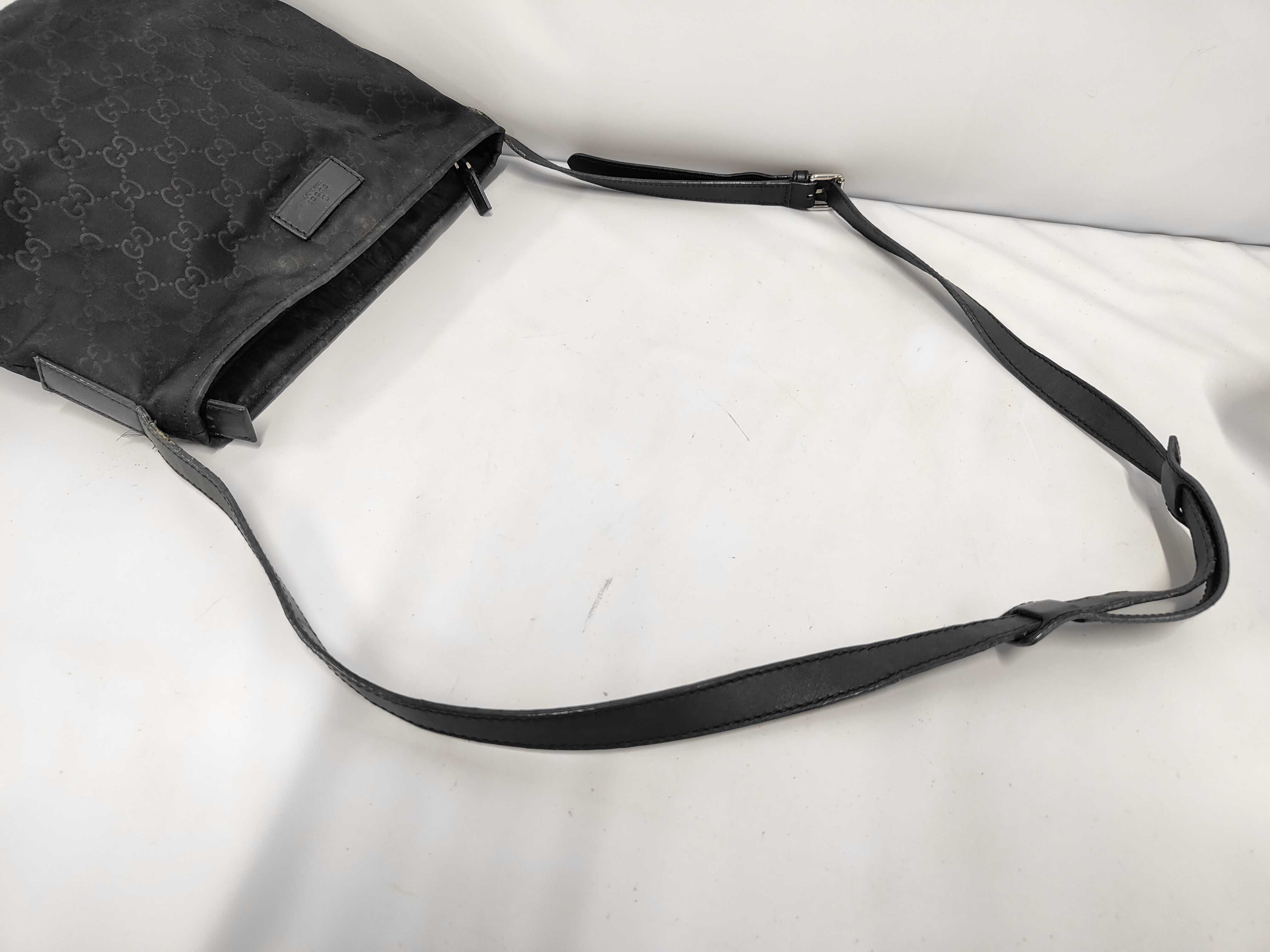 GG Supreme GG Canvas Shoulder Bag — view 5
