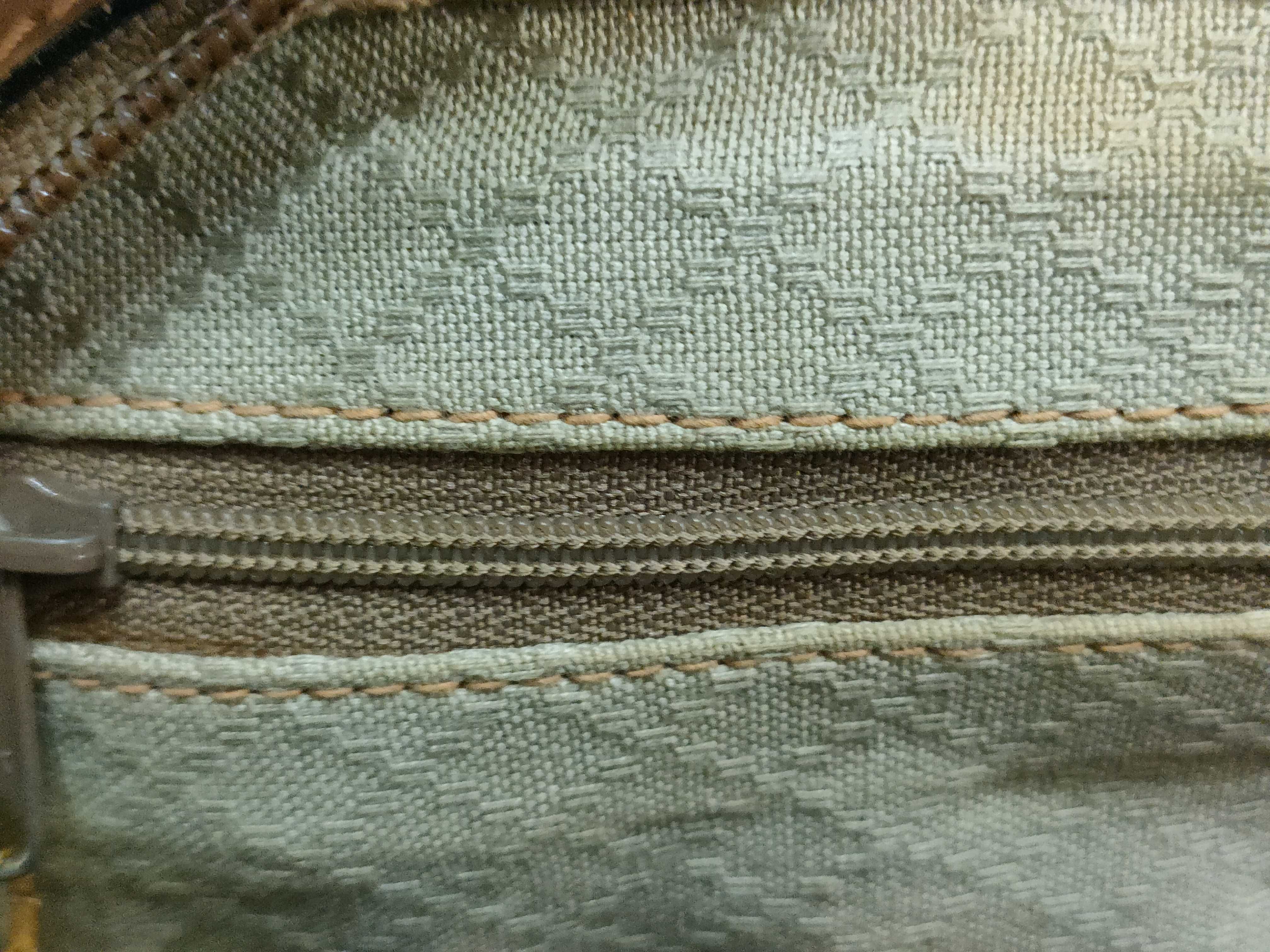 GG Gucci GG logo shoulder bag — view 15