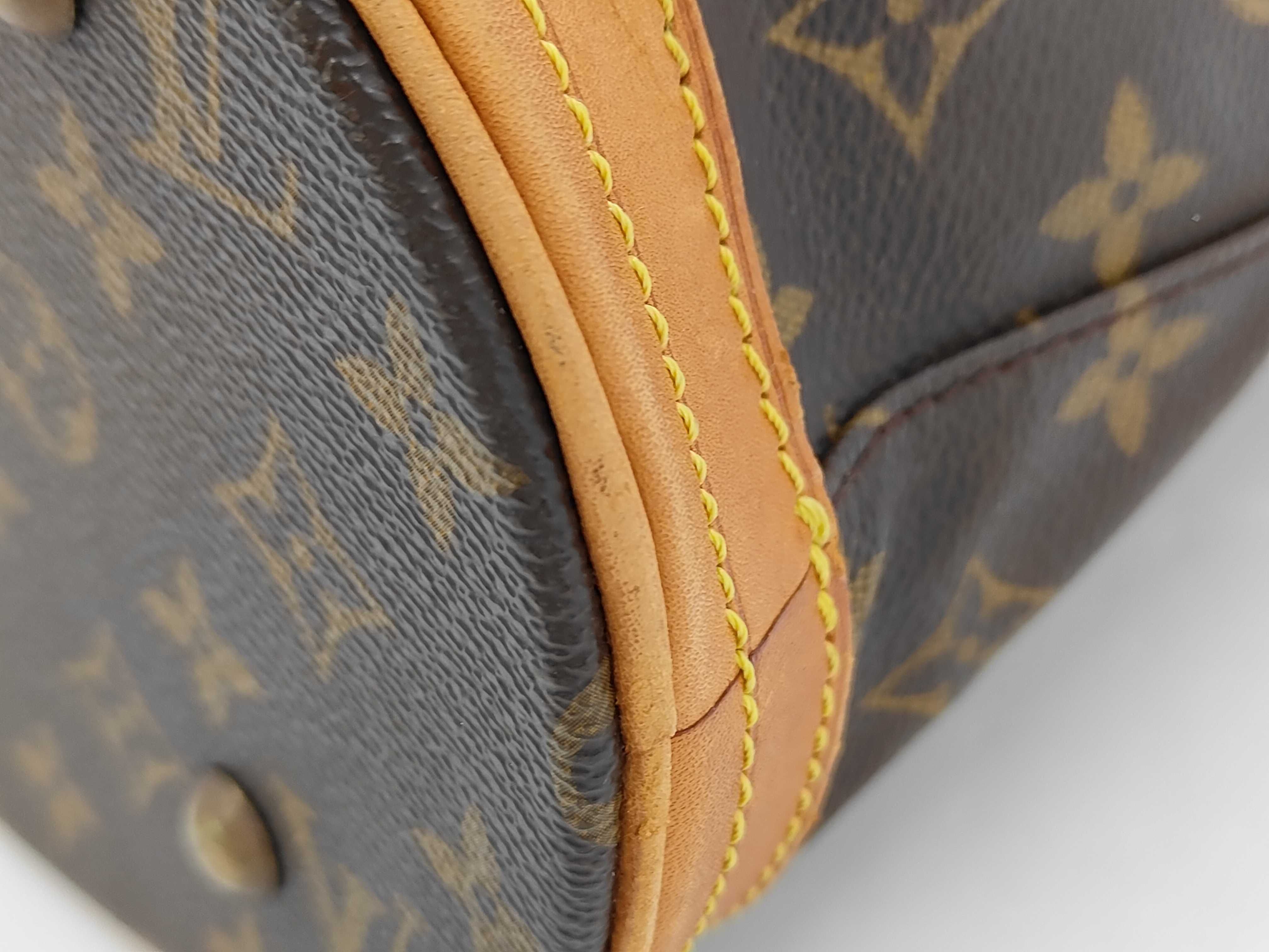 Monogram Louis Vuitton Bucket PM Shoulder Bag Monogram Canvas M42238 Shoulder Bag — view 4