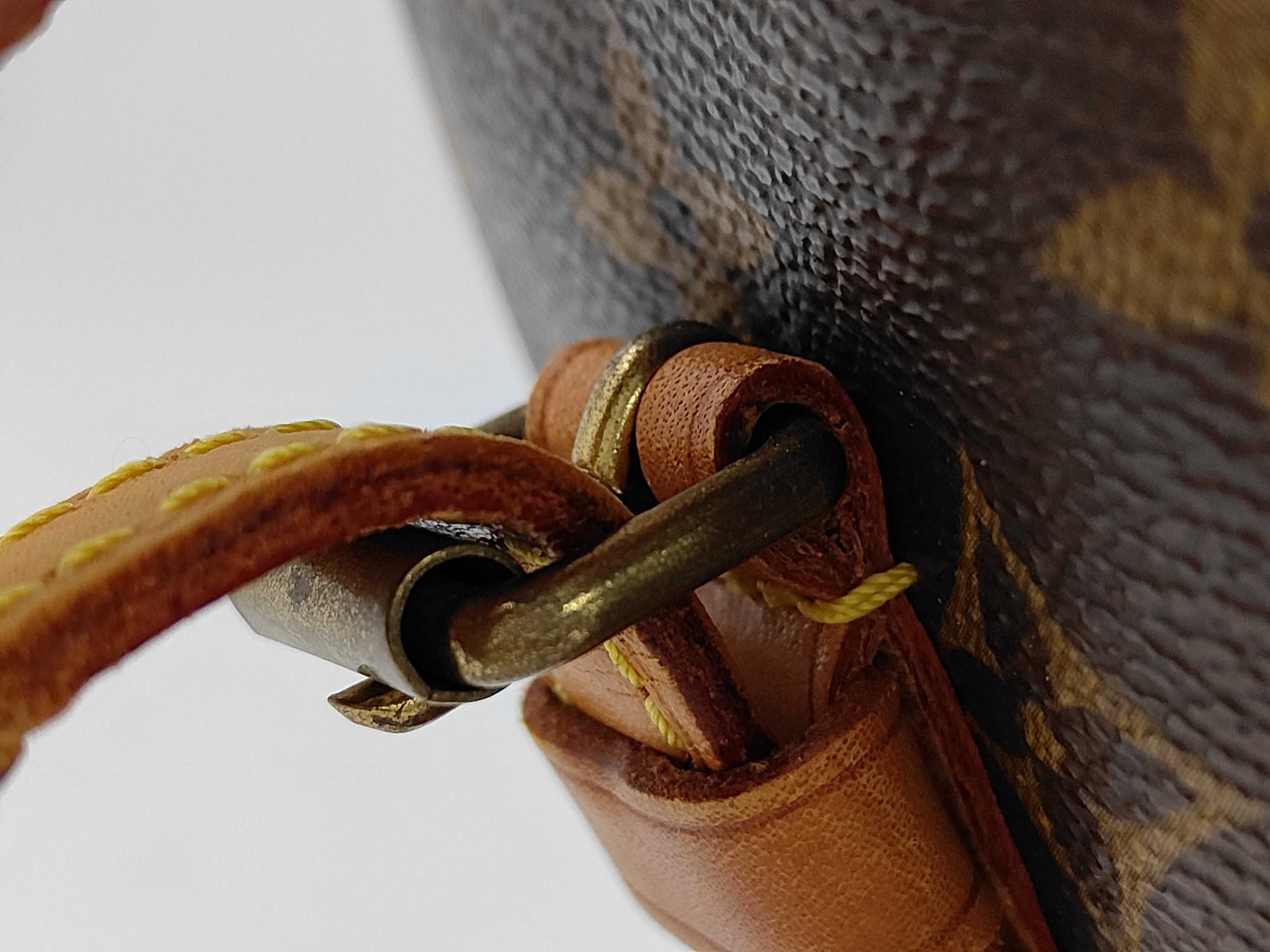 Monogram Louis Vuitton Bucket PM Shoulder Bag Monogram Canvas M42238 Shoulder Bag — view 8