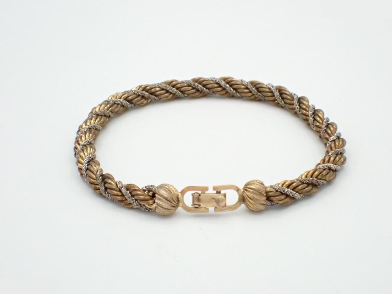 Metal bracelet, wrist circumference approximately 18cm — view 2