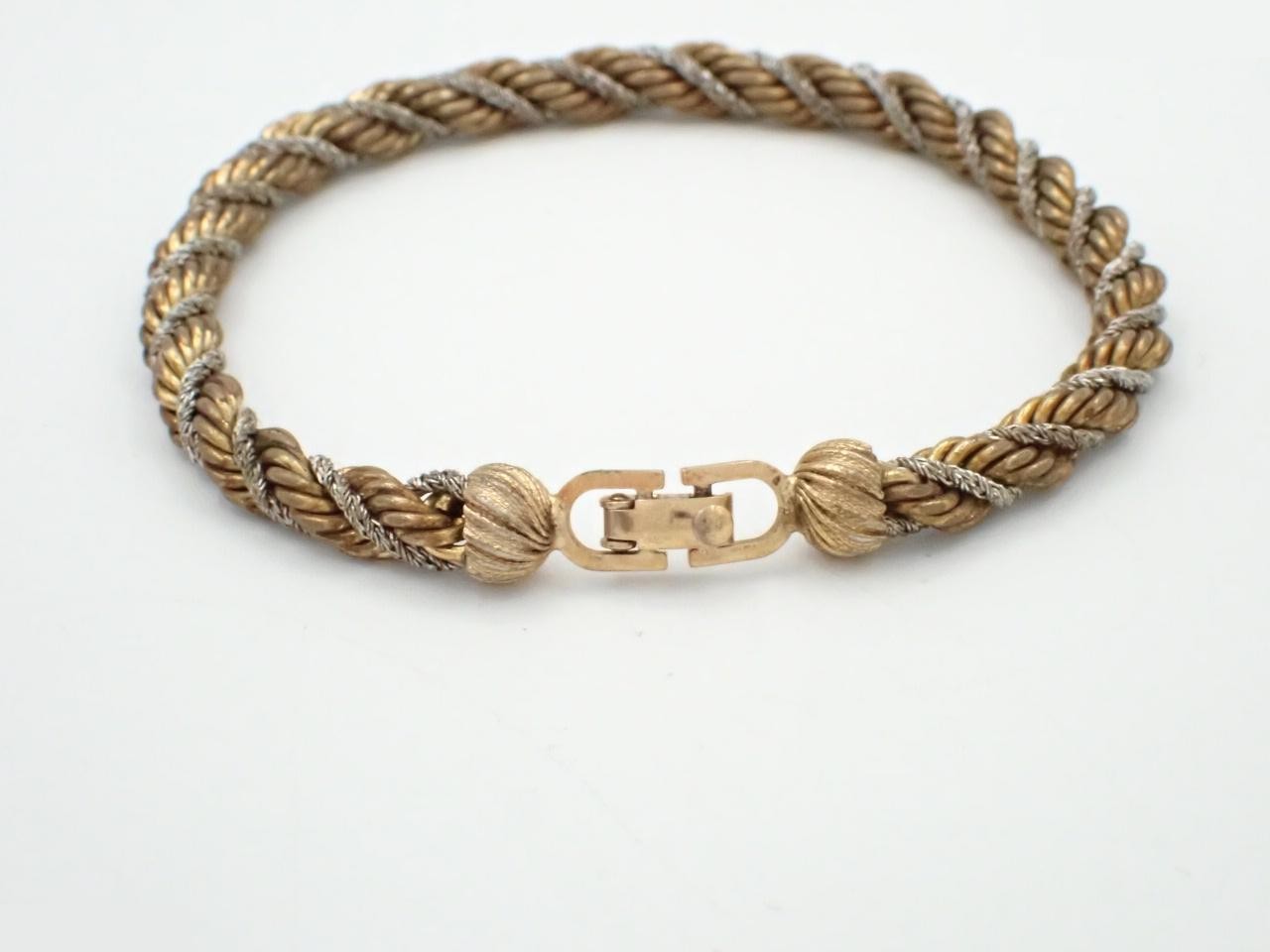 Metal bracelet, wrist circumference approximately 18cm — view 3