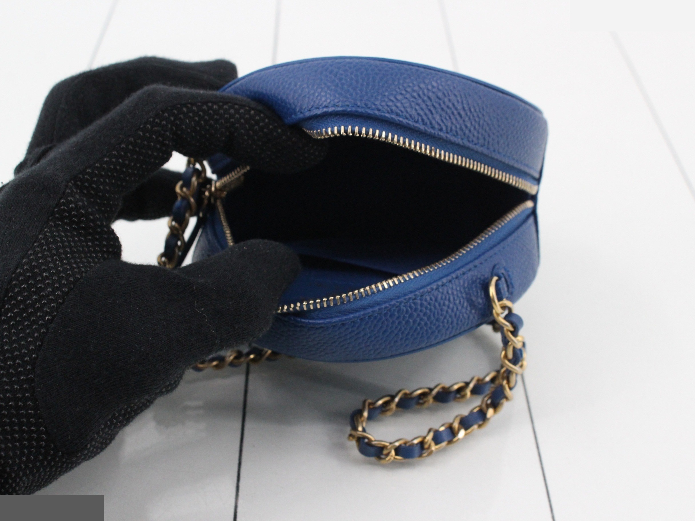 CC Filigree Caviar Skin Round Chain Shoulder Bag (Blue) — view 4