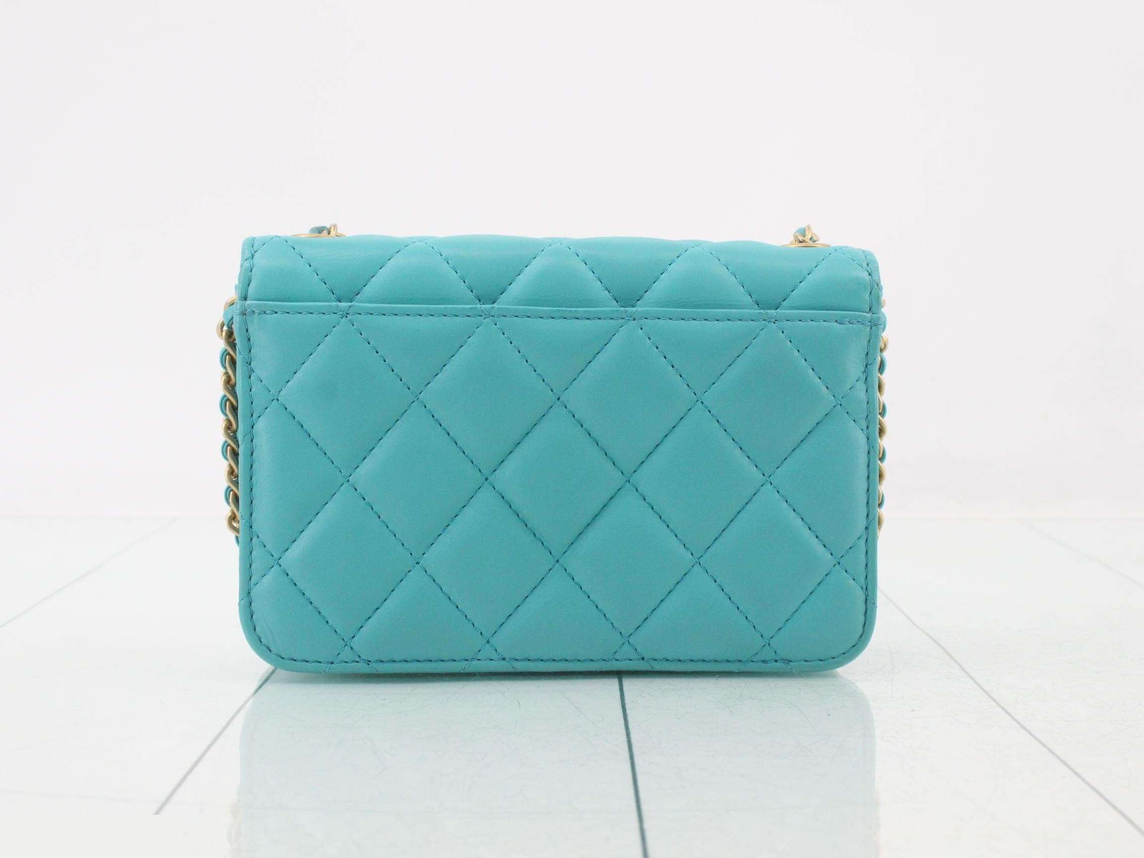 Matelassé 18 Chain Shoulder Bag — view 2