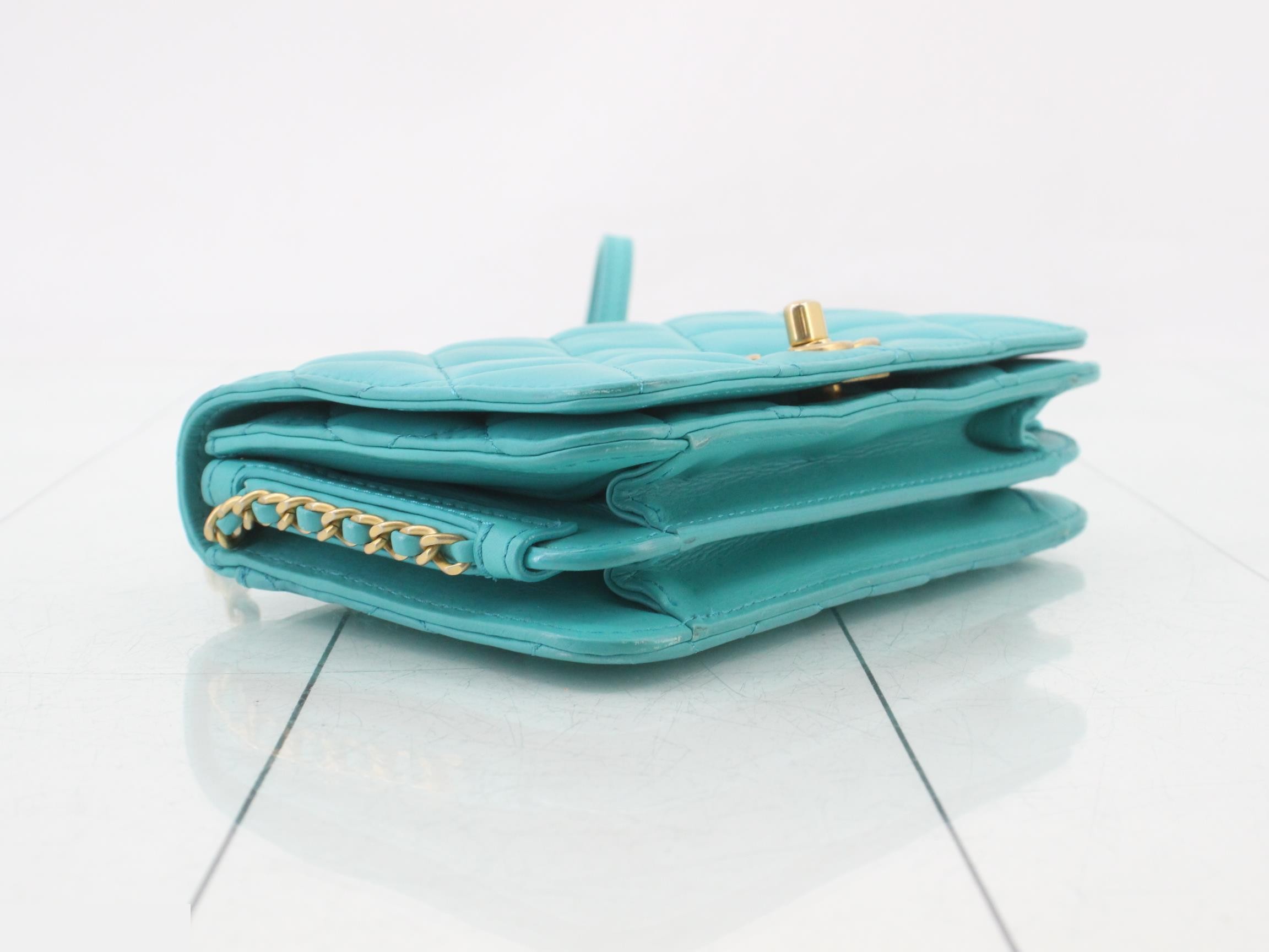 Matelassé 18 Chain Shoulder Bag — view 5
